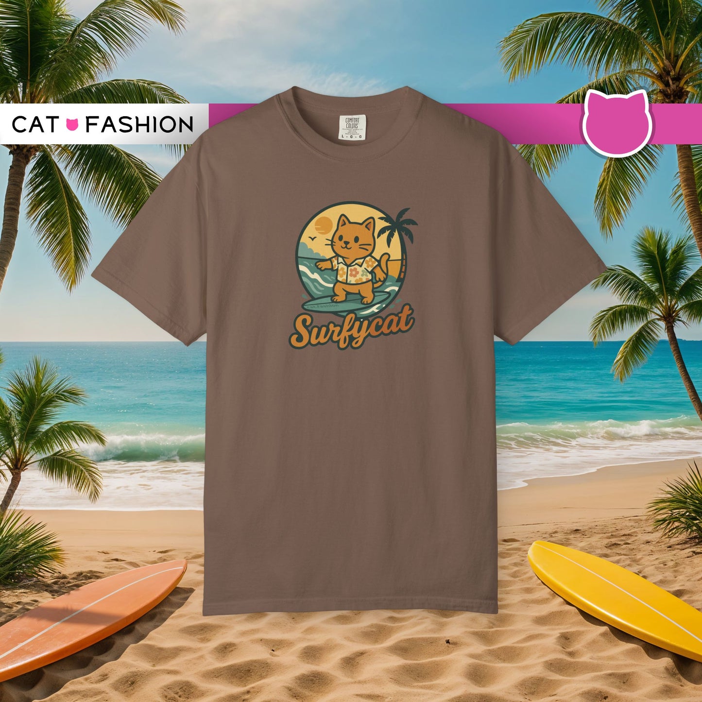 T-Shirt: Surfycat – Cool Cat with Surfboard Graphic Tee – Funny Summer Beach Vibes Unisex Shirt for Cat Lovers & Ocean Fans