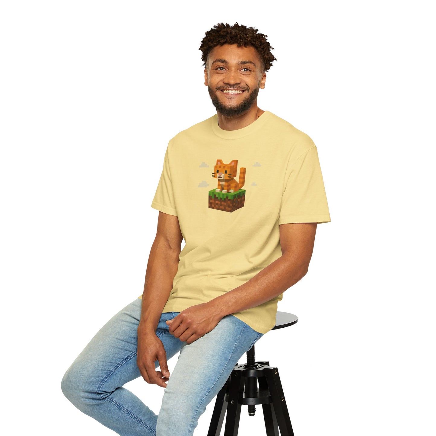 T-Shirt: Pixel Cat - Pixel Style Kitty Graphic Tee - Funny Unisex Shirt for Gamers and Cat Lovers with Retro Vibes