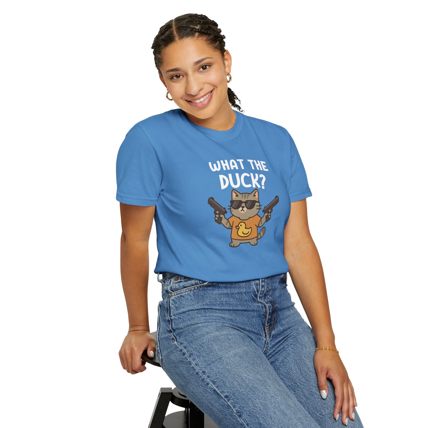 T-Shirt: What The Duck? - Funny Armed Cat Meme Graphic Tee - Humorous Unisex Shirt for Cat Lovers & Internet Humor Fans