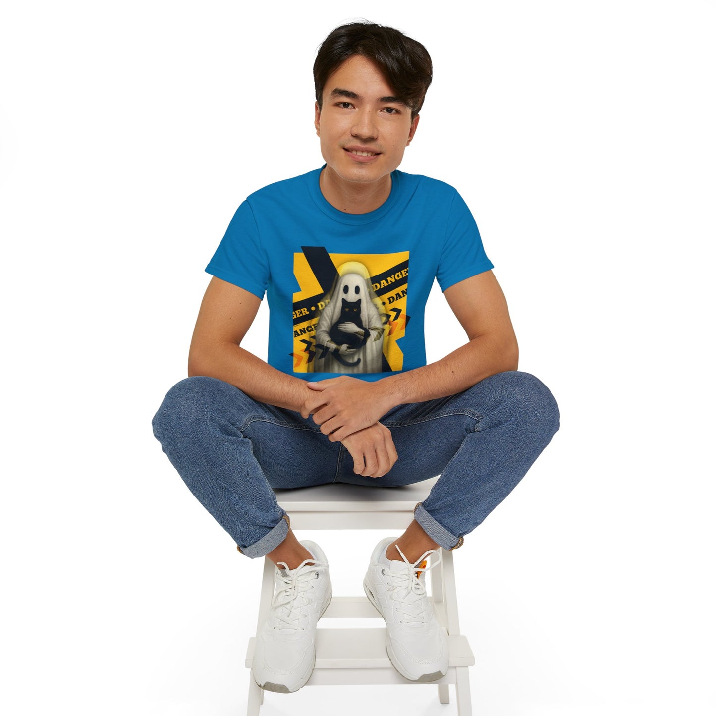 T-Shirt: Danger Cat and Ghost – Spooky Halloween Graphic Tee – Funny Unisex Shirt for Horror Fans