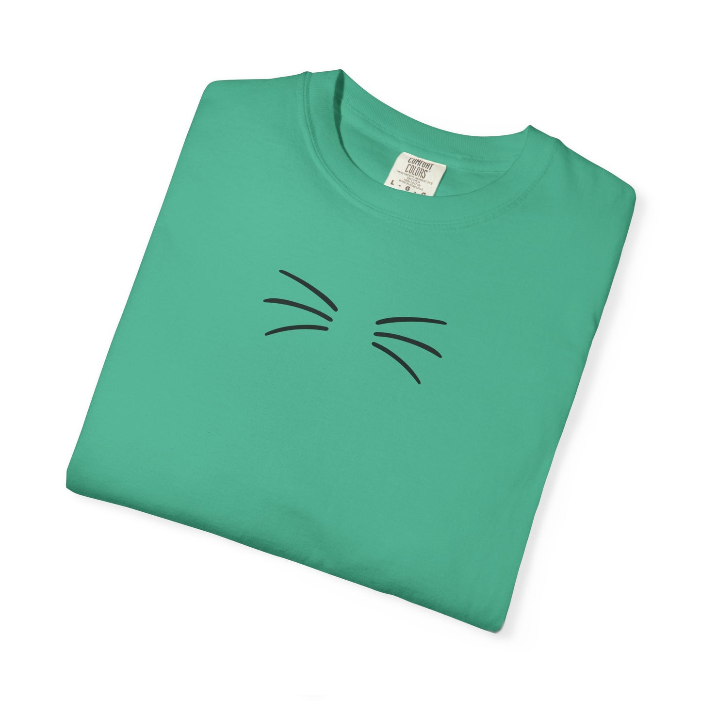 T-Shirt: Just Cat Whiskers – Minimalist Kitty Graphic Tee – Simple Cute Design Unisex Shirt for Everyday Style