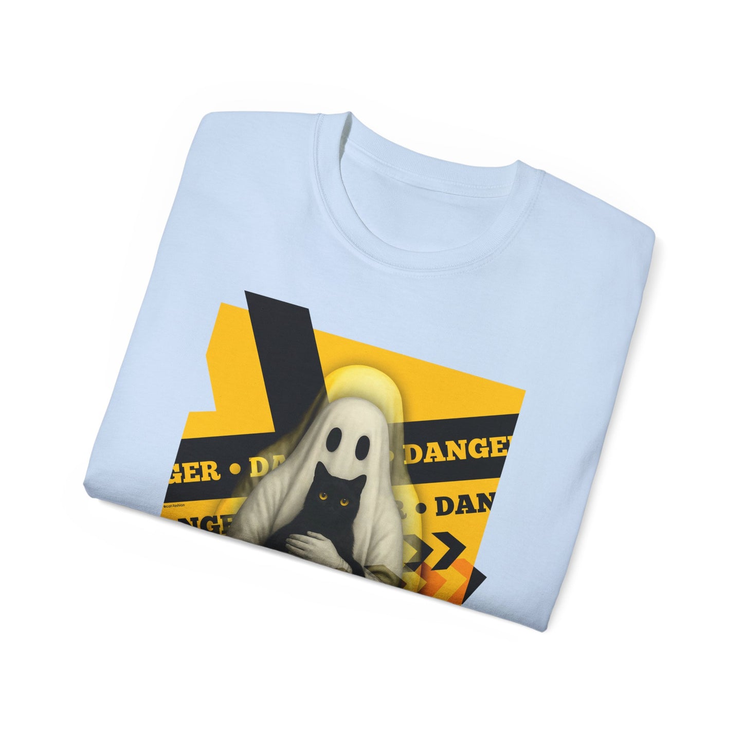 T-Shirt: Danger Cat and Ghost – Spooky Halloween Graphic Tee – Funny Unisex Shirt for Horror Fans