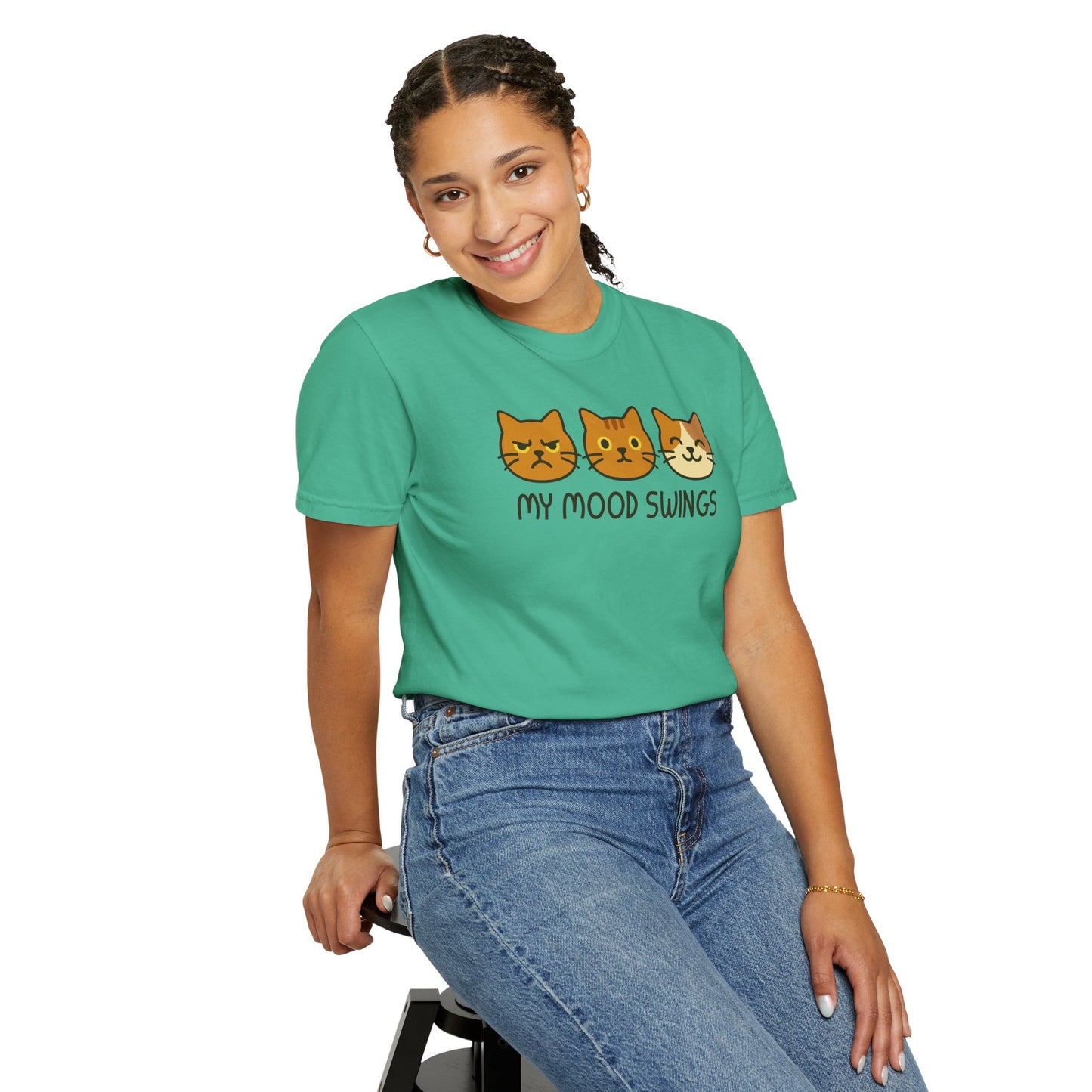 T-Shirt: My Mood Swings - Funny Cat Faces Graphic Tee - Cute Emotional Expression Shirt for Cat Lovers & Everyday Feels