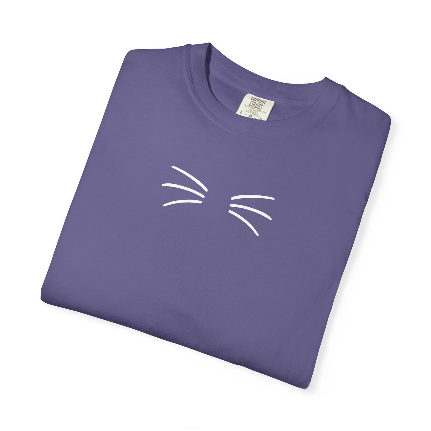 T-Shirt: Just Cat Whiskers – Minimalist Kitty Graphic Tee – Simple Cute Design Unisex Shirt for Everyday Style