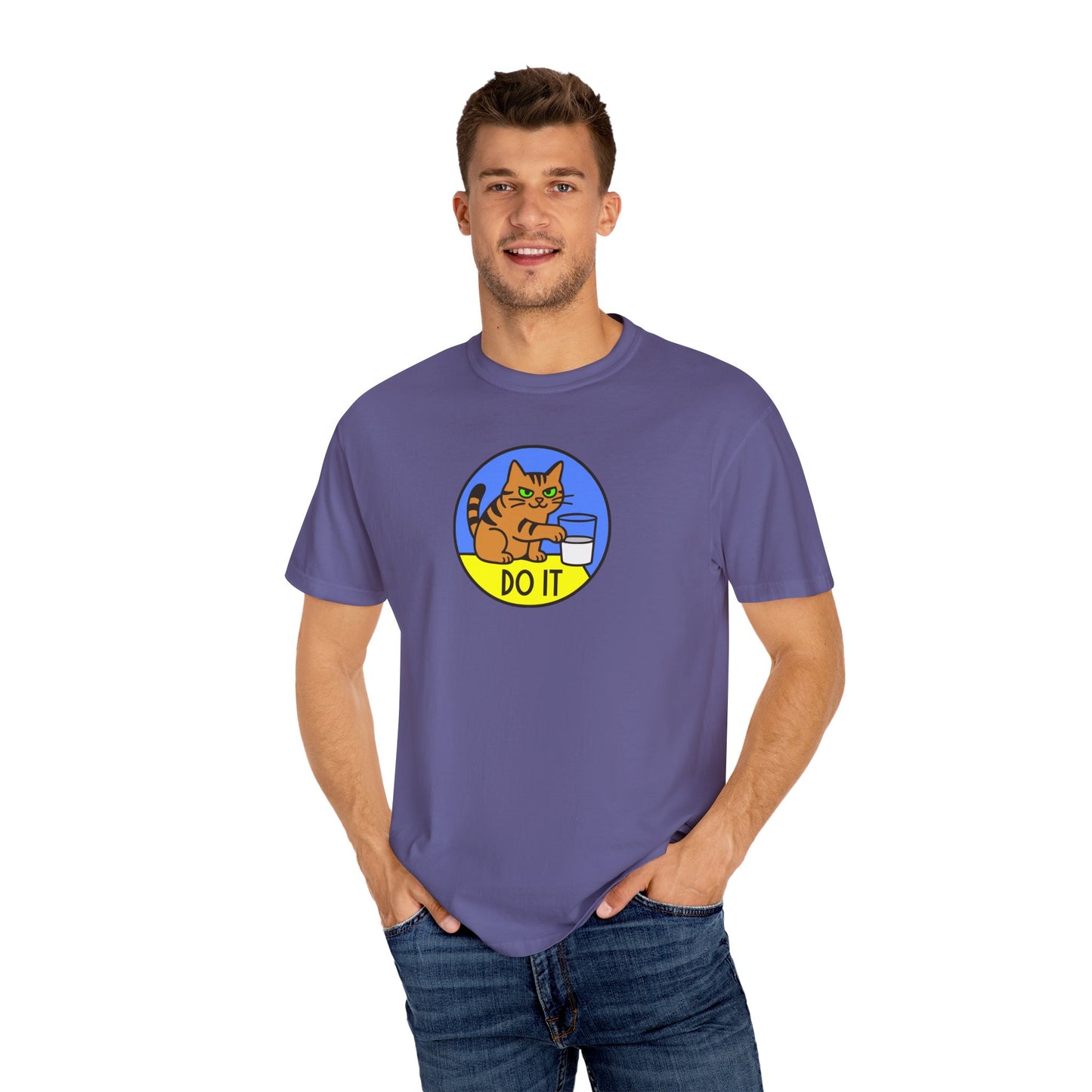 T-Shirt: Do It - Funny Cat Meme Graphic Tee with Kitty and Glass - Mischievous Unisex Shirt for Chaos-Loving Cat People