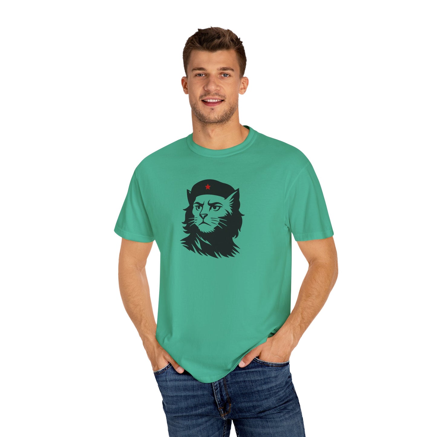 T-Shirt: Revolutionary Cat - Funny Che-Inspired Graphic Tee - Iconic Unisex Shirt for Cat Lovers and Political Satire Fans