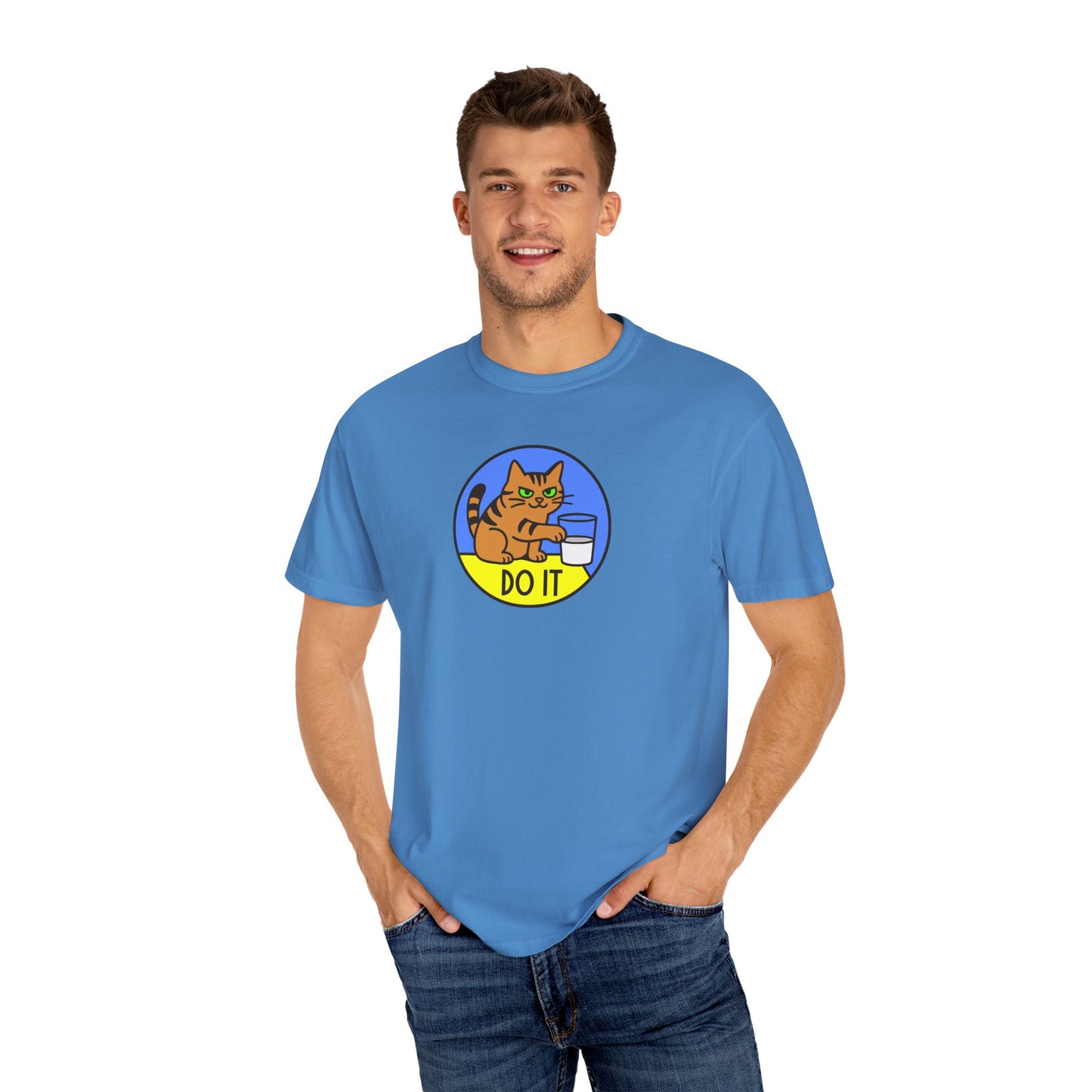 T-Shirt: Do It - Funny Cat Meme Graphic Tee with Kitty and Glass - Mischievous Unisex Shirt for Chaos-Loving Cat People