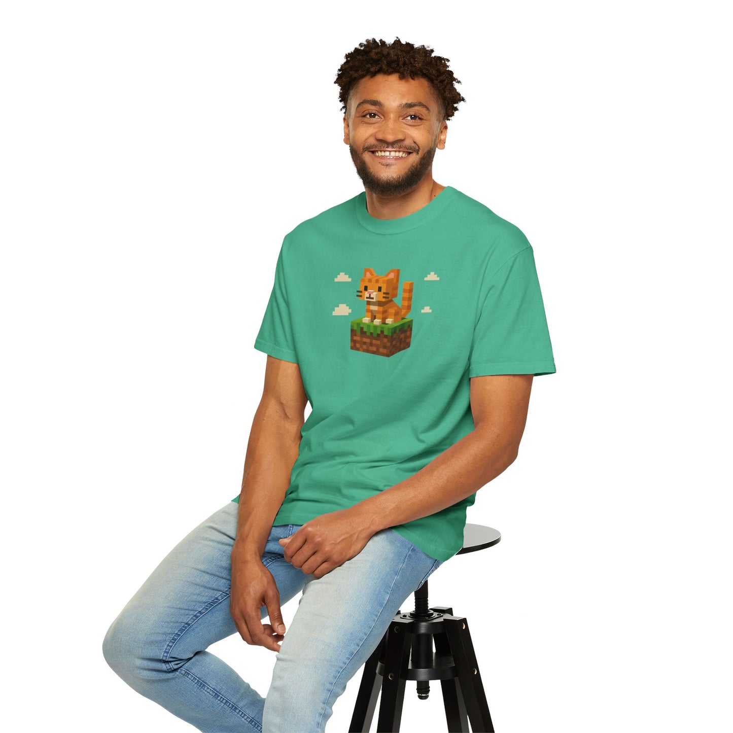 T-Shirt: Pixel Cat - Pixel Style Kitty Graphic Tee - Funny Unisex Shirt for Gamers and Cat Lovers with Retro Vibes