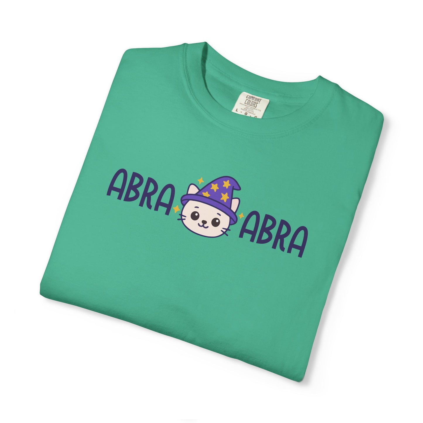 T-Shirt: AbraCatAbra - Funny Wizard Cat Graphic Tee - Magical Unisex Shirt for Cat Lovers, Gamers, Witches & Whimsical Souls