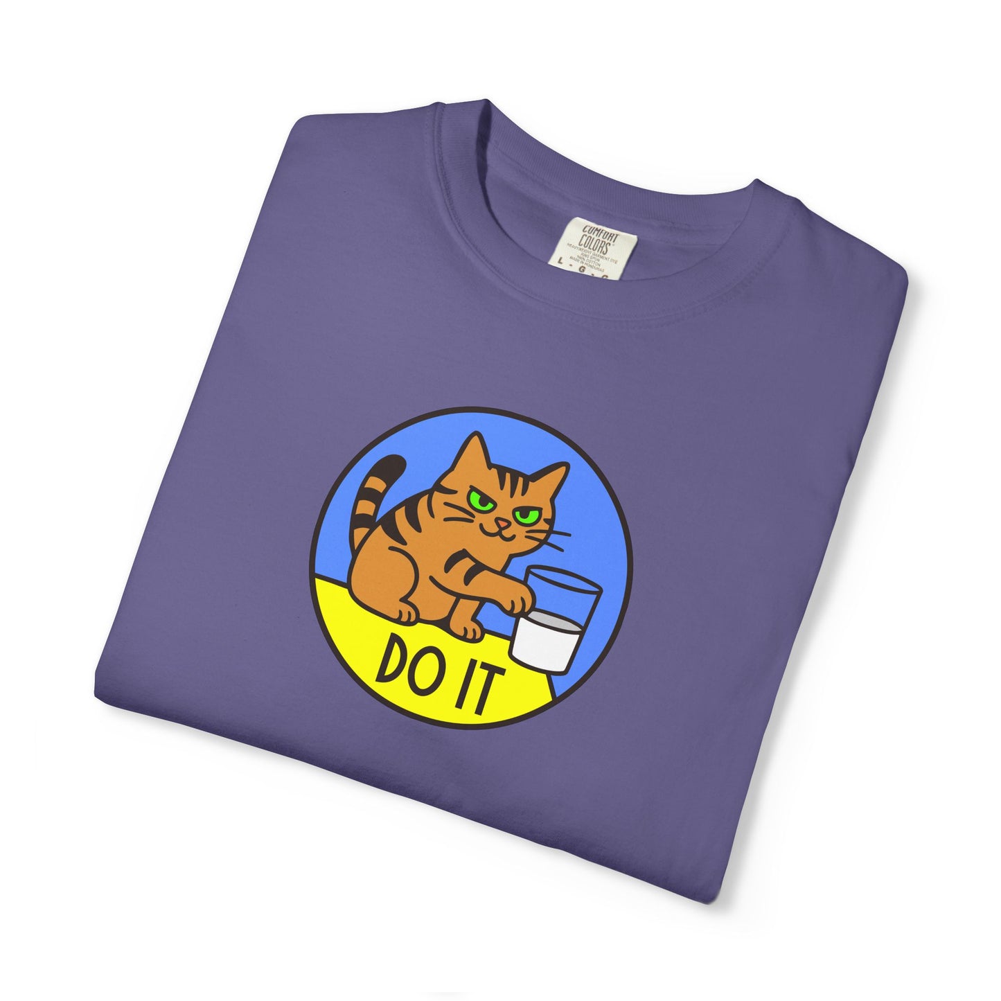 T-Shirt: Do It - Funny Cat Meme Graphic Tee with Kitty and Glass - Mischievous Unisex Shirt for Chaos-Loving Cat People