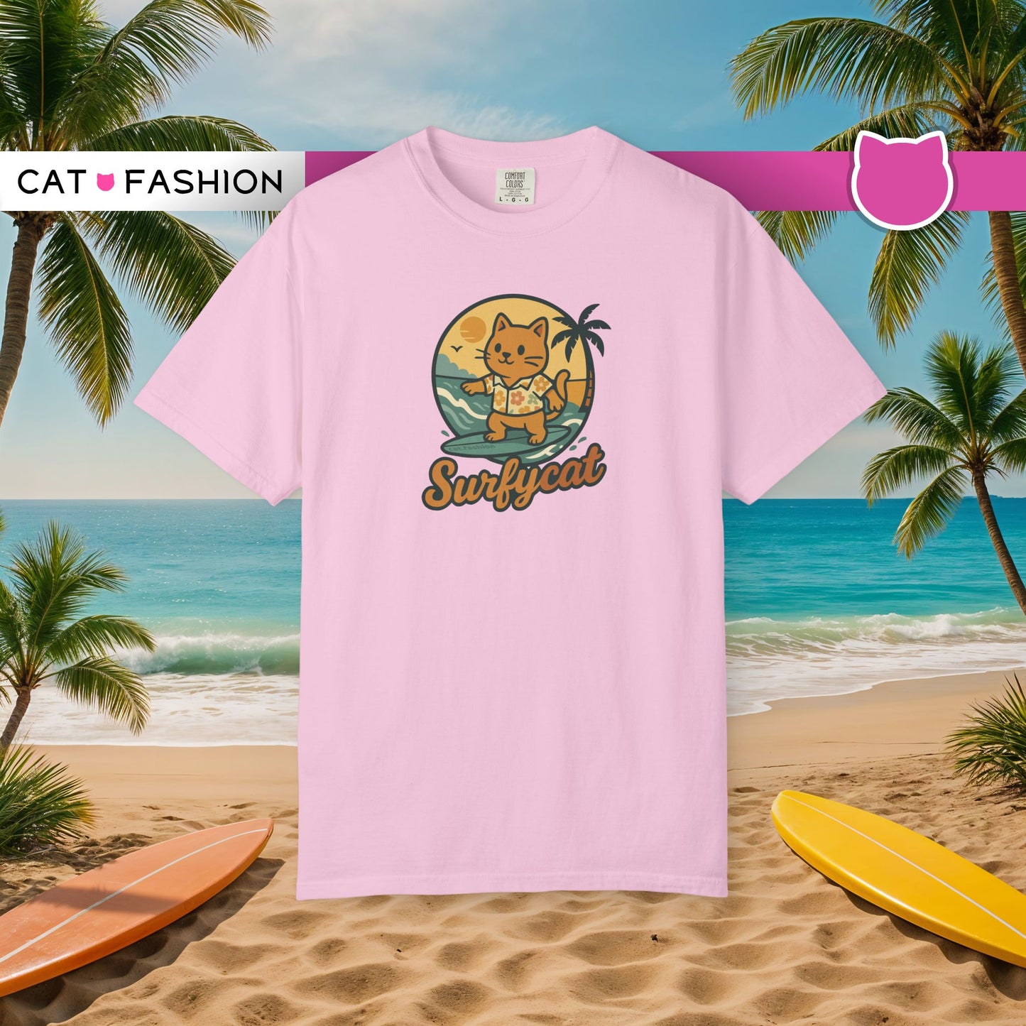 T-Shirt: Surfycat – Cool Cat with Surfboard Graphic Tee – Funny Summer Beach Vibes Unisex Shirt for Cat Lovers & Ocean Fans