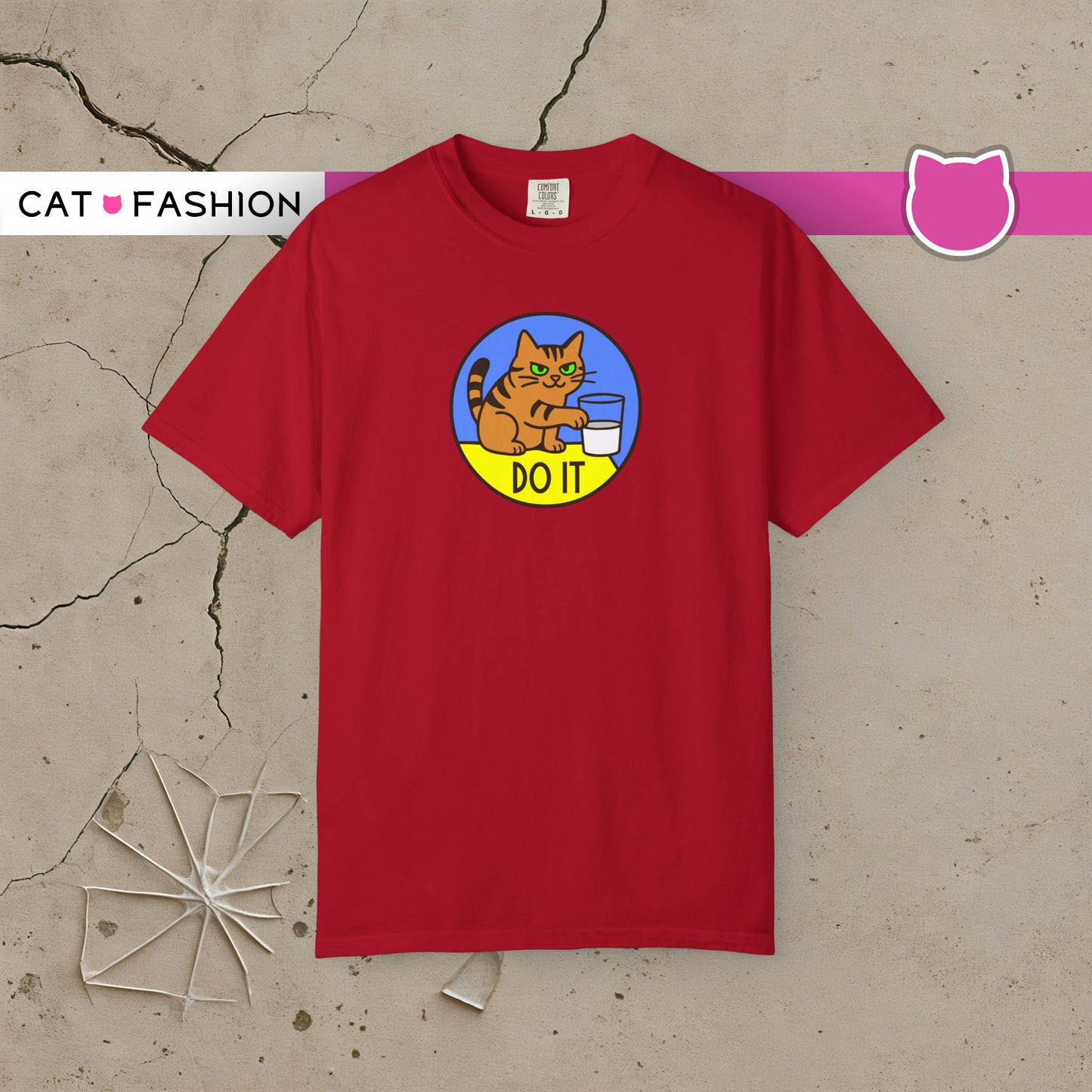 T-Shirt: Do It - Funny Cat Meme Graphic Tee with Kitty and Glass - Mischievous Unisex Shirt for Chaos-Loving Cat People
