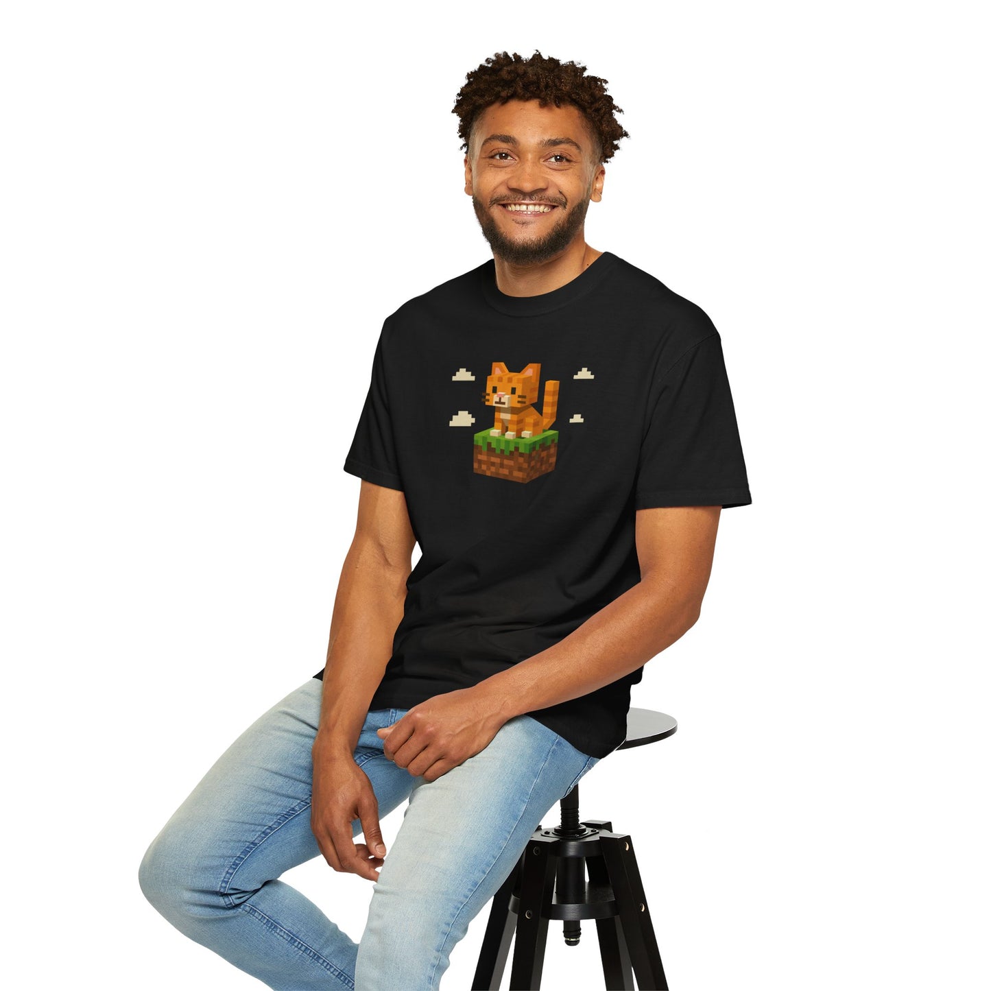 T-Shirt: Pixel Cat - Pixel Style Kitty Graphic Tee - Funny Unisex Shirt for Gamers and Cat Lovers with Retro Vibes