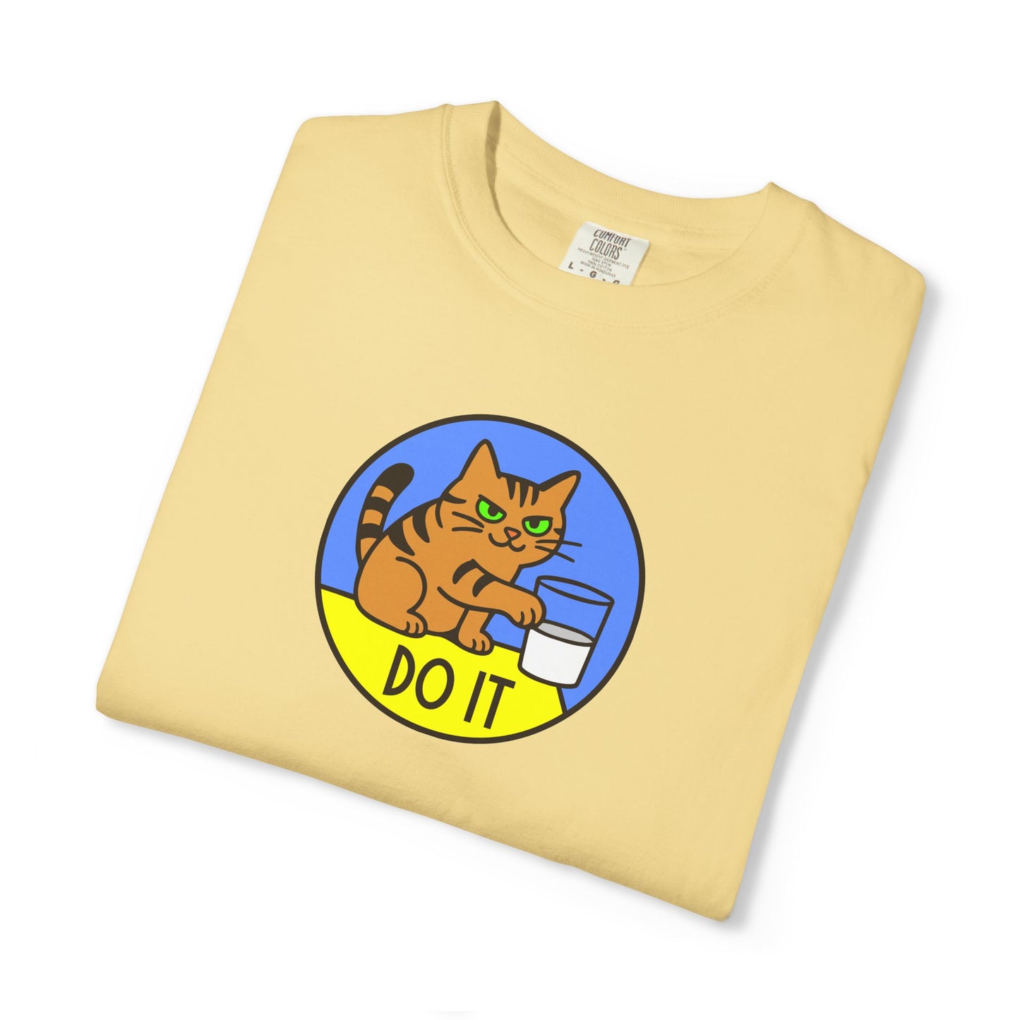 T-Shirt: Do It - Funny Cat Meme Graphic Tee with Kitty and Glass - Mischievous Unisex Shirt for Chaos-Loving Cat People