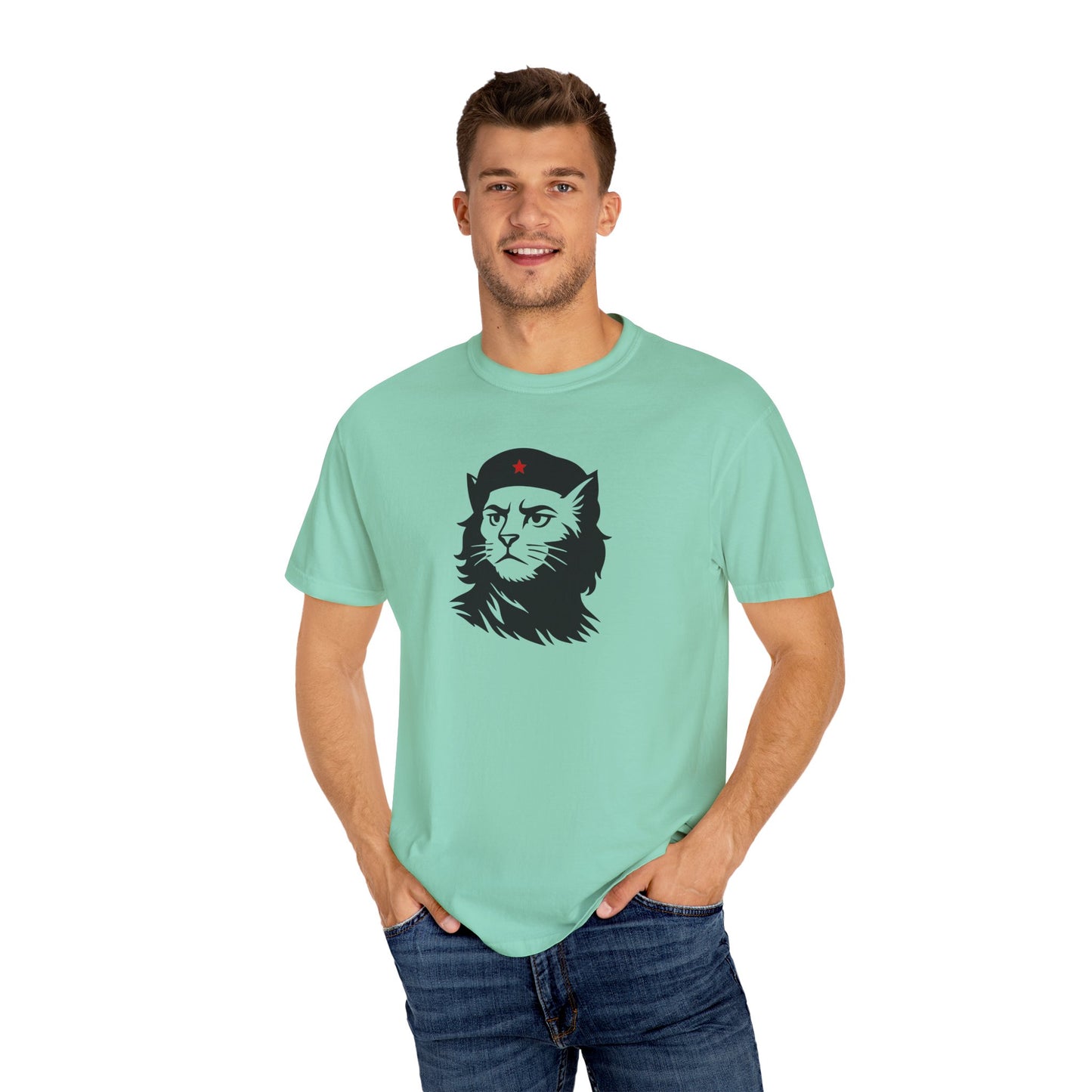 T-Shirt: Revolutionary Cat - Funny Che-Inspired Graphic Tee - Iconic Unisex Shirt for Cat Lovers and Political Satire Fans