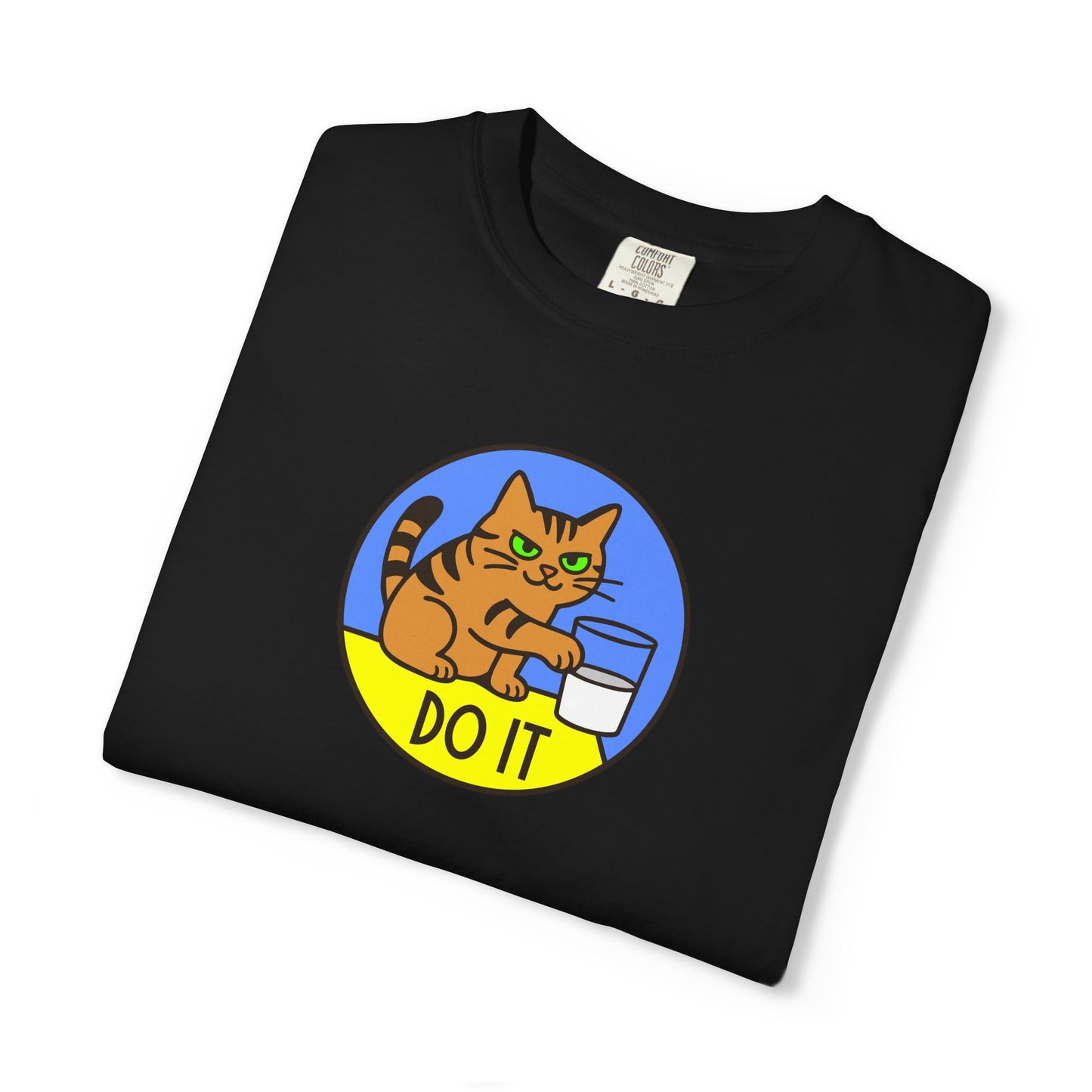 T-Shirt: Do It - Funny Cat Meme Graphic Tee with Kitty and Glass - Mischievous Unisex Shirt for Chaos-Loving Cat People