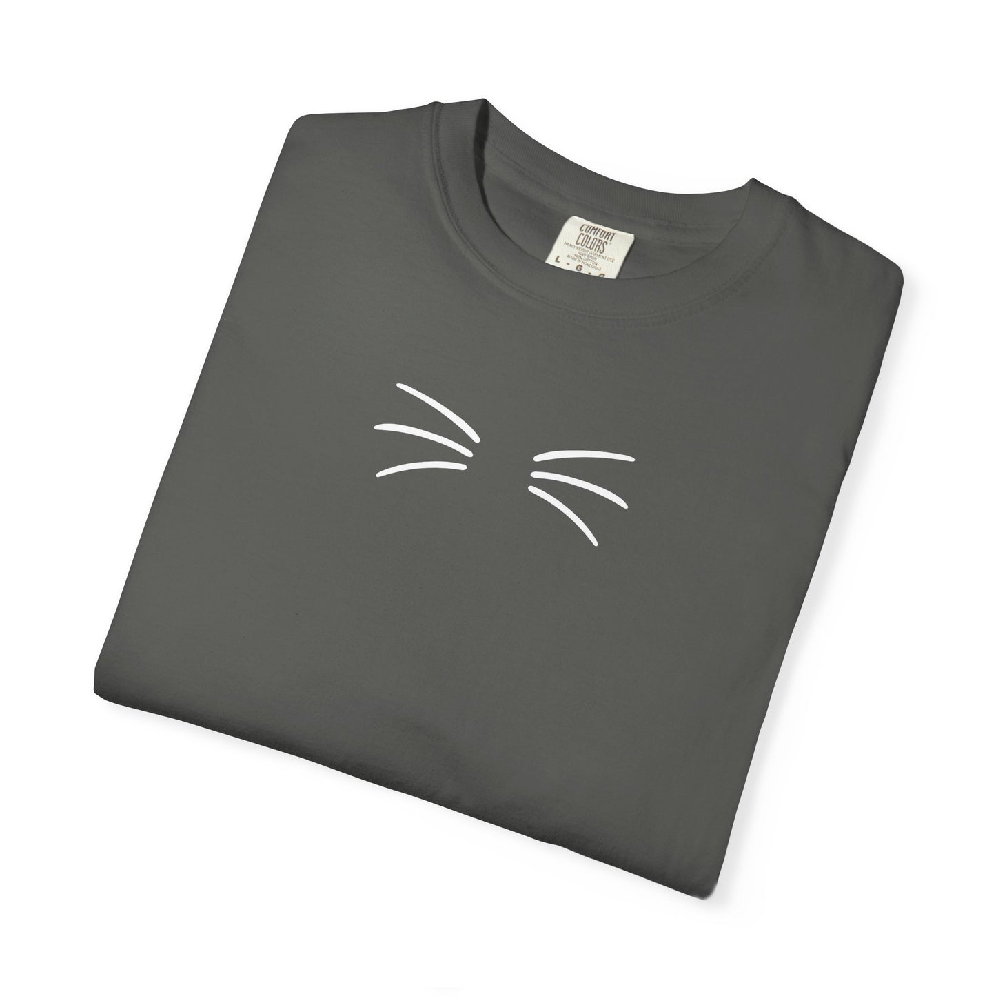 T-Shirt: Just Cat Whiskers – Minimalist Kitty Graphic Tee – Simple Cute Design Unisex Shirt for Everyday Style