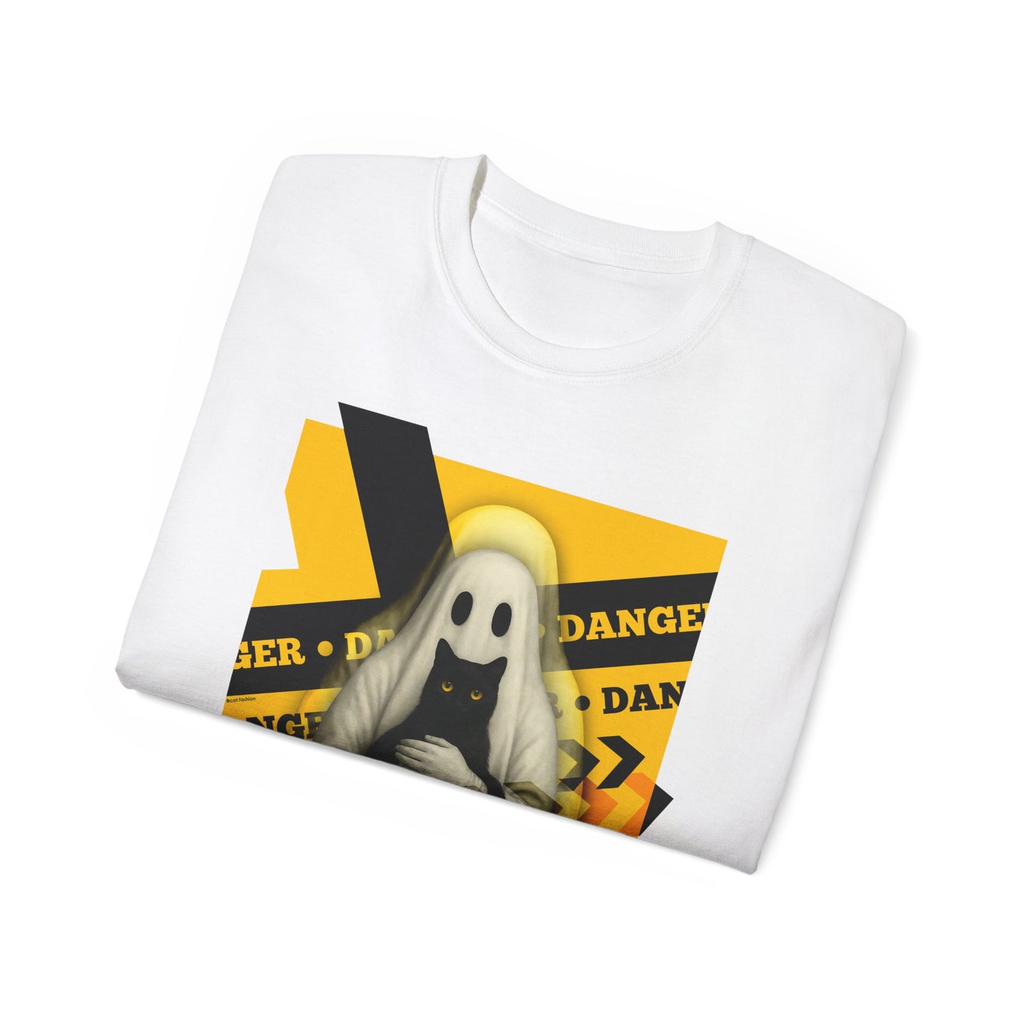 T-Shirt: Danger Cat and Ghost – Spooky Halloween Graphic Tee – Funny Unisex Shirt for Horror Fans