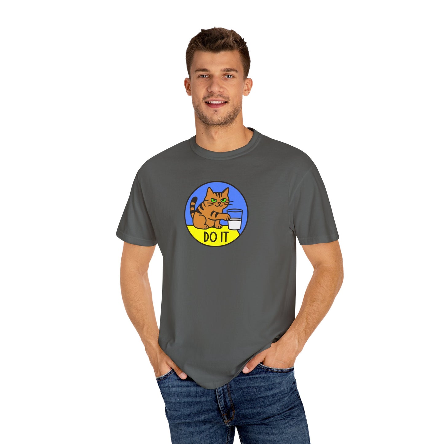 T-Shirt: Do It - Funny Cat Meme Graphic Tee with Kitty and Glass - Mischievous Unisex Shirt for Chaos-Loving Cat People