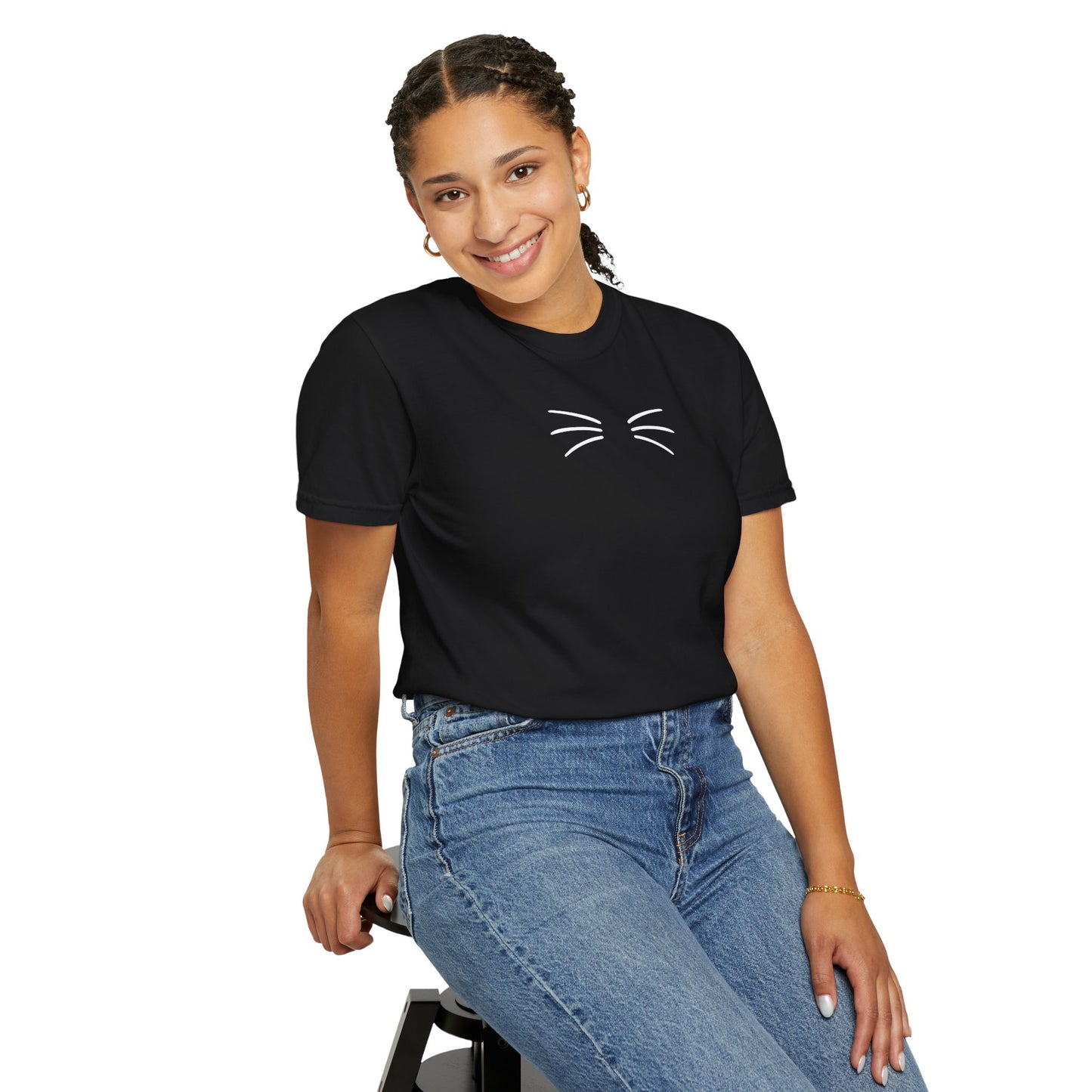 T-Shirt: Just Cat Whiskers – Minimalist Kitty Graphic Tee – Simple Cute Design Unisex Shirt for Everyday Style
