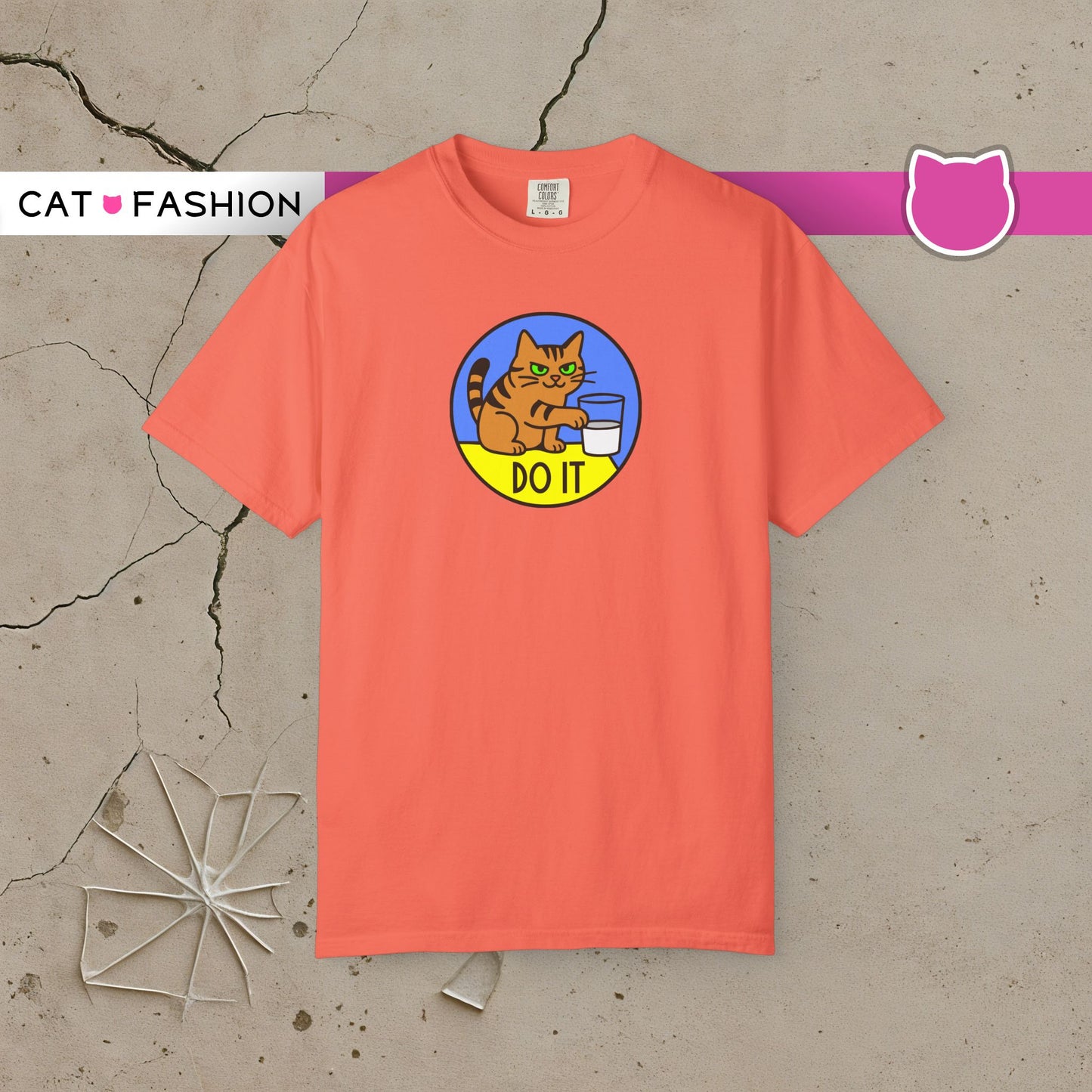 T-Shirt: Do It - Funny Cat Meme Graphic Tee with Kitty and Glass - Mischievous Unisex Shirt for Chaos-Loving Cat People