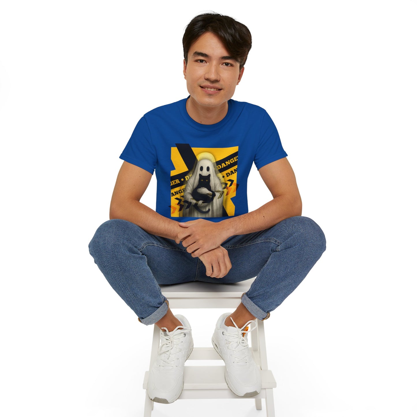 T-Shirt: Danger Cat and Ghost – Spooky Halloween Graphic Tee – Funny Unisex Shirt for Horror Fans