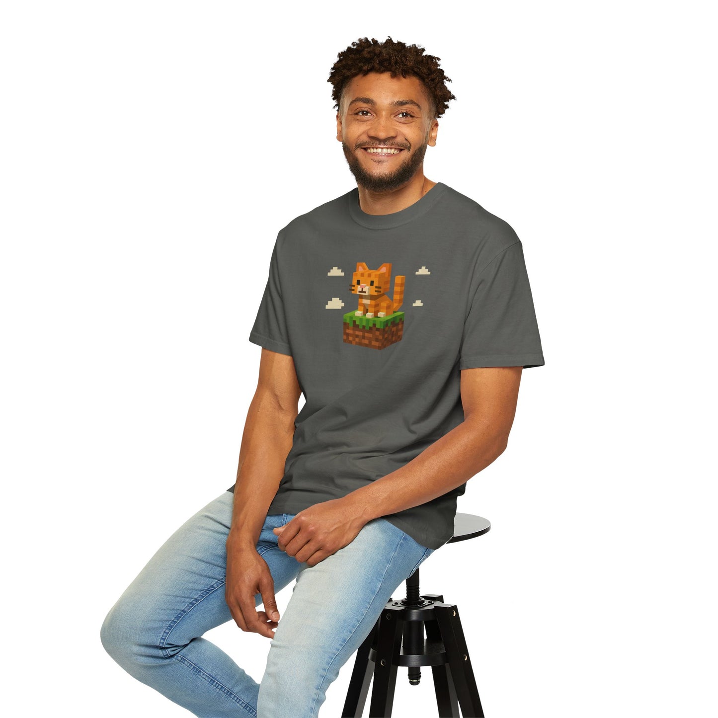 T-Shirt: Pixel Cat - Pixel Style Kitty Graphic Tee - Funny Unisex Shirt for Gamers and Cat Lovers with Retro Vibes