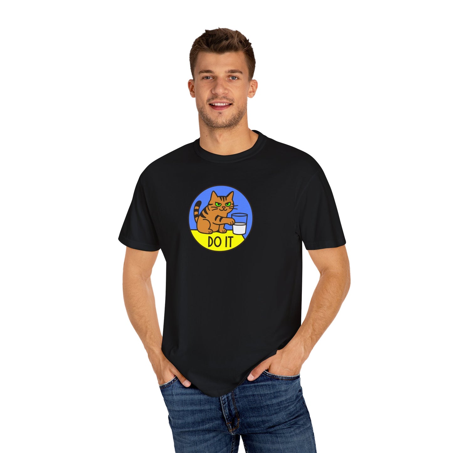T-Shirt: Do It - Funny Cat Meme Graphic Tee with Kitty and Glass - Mischievous Unisex Shirt for Chaos-Loving Cat People