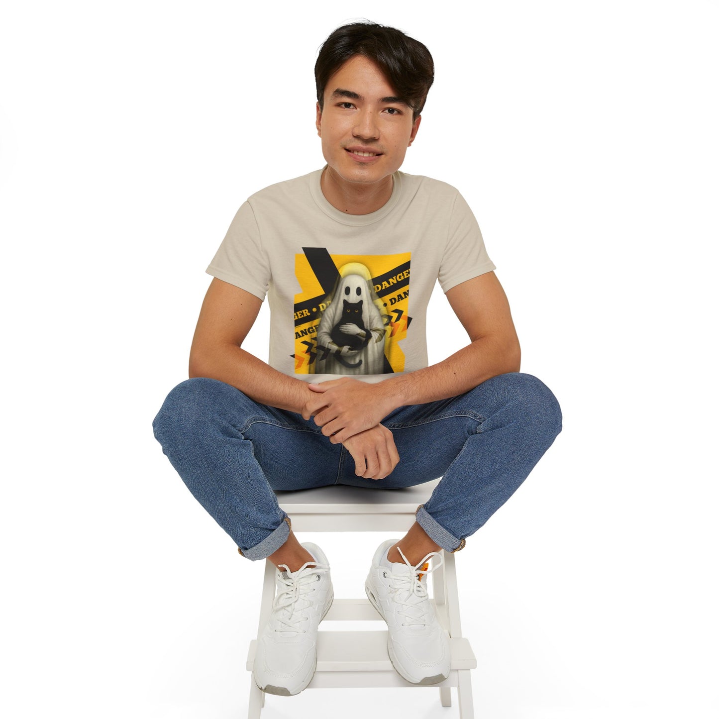 T-Shirt: Danger Cat and Ghost – Spooky Halloween Graphic Tee – Funny Unisex Shirt for Horror Fans
