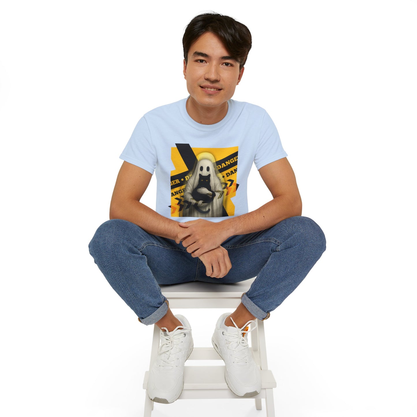 T-Shirt: Danger Cat and Ghost – Spooky Halloween Graphic Tee – Funny Unisex Shirt for Horror Fans