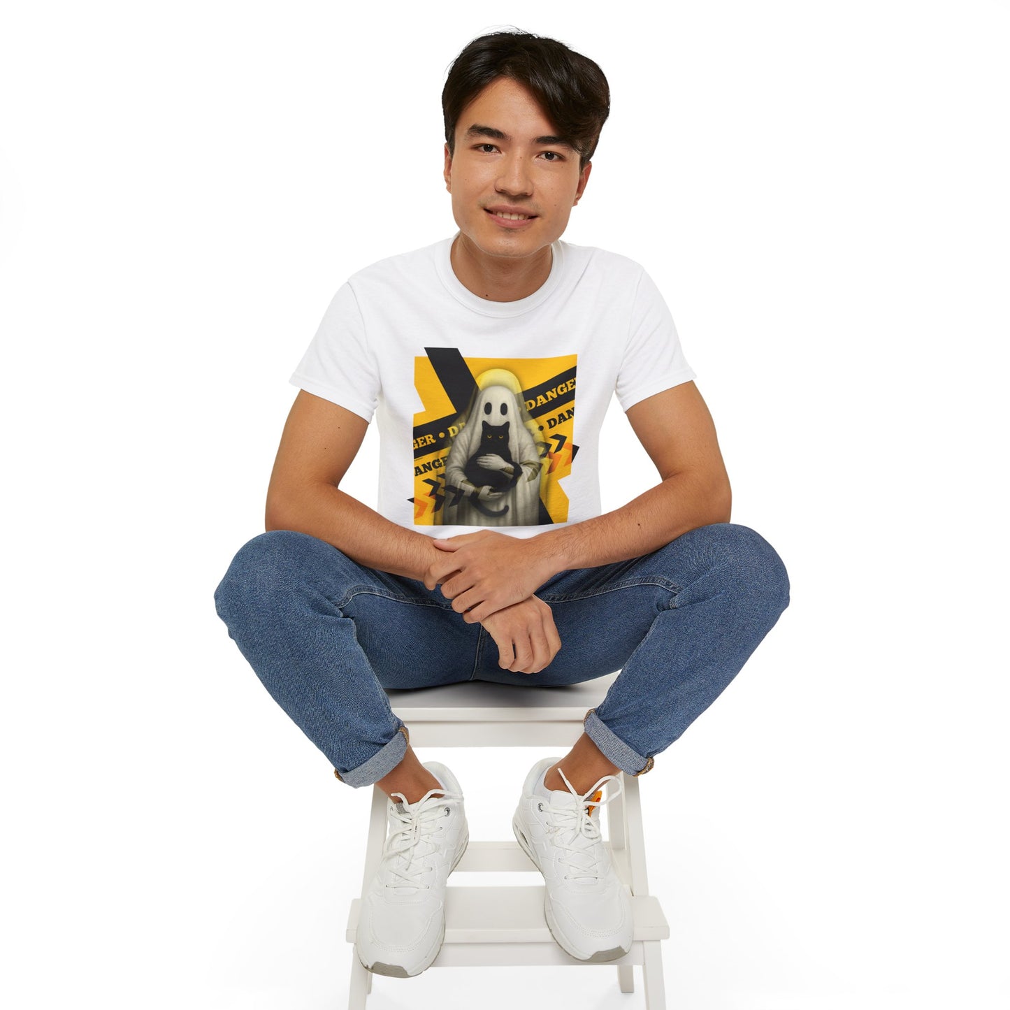 T-Shirt: Danger Cat and Ghost – Spooky Halloween Graphic Tee – Funny Unisex Shirt for Horror Fans