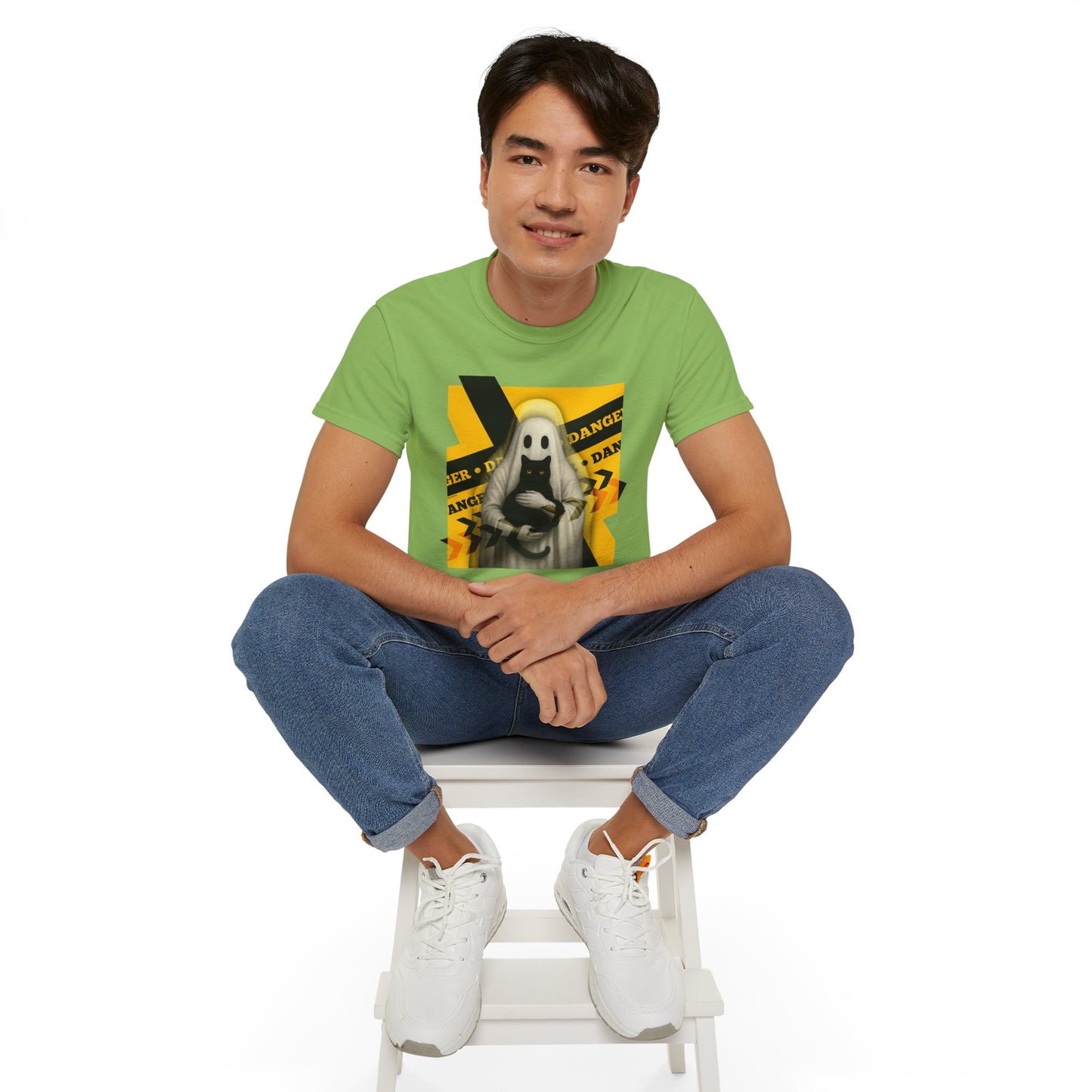 T-Shirt: Danger Cat and Ghost – Spooky Halloween Graphic Tee – Funny Unisex Shirt for Horror Fans