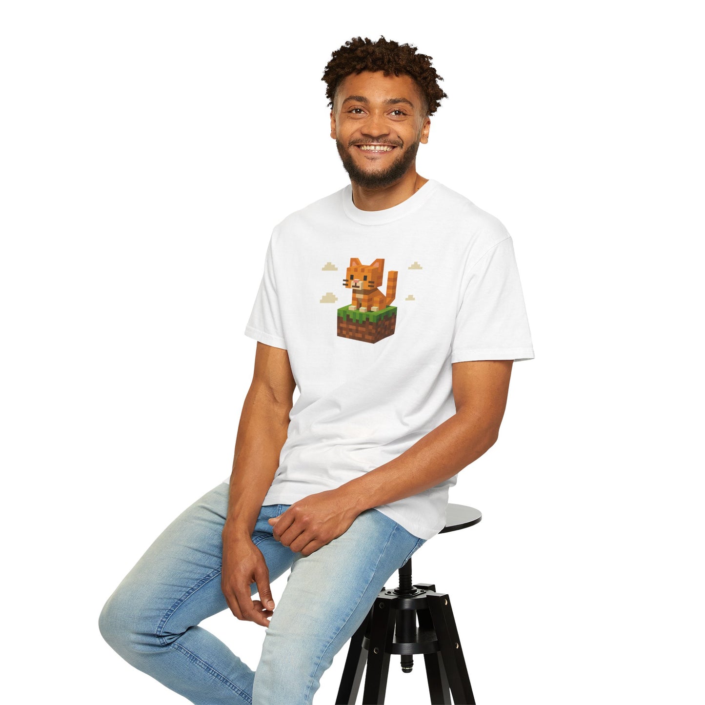T-Shirt: Pixel Cat - Pixel Style Kitty Graphic Tee - Funny Unisex Shirt for Gamers and Cat Lovers with Retro Vibes