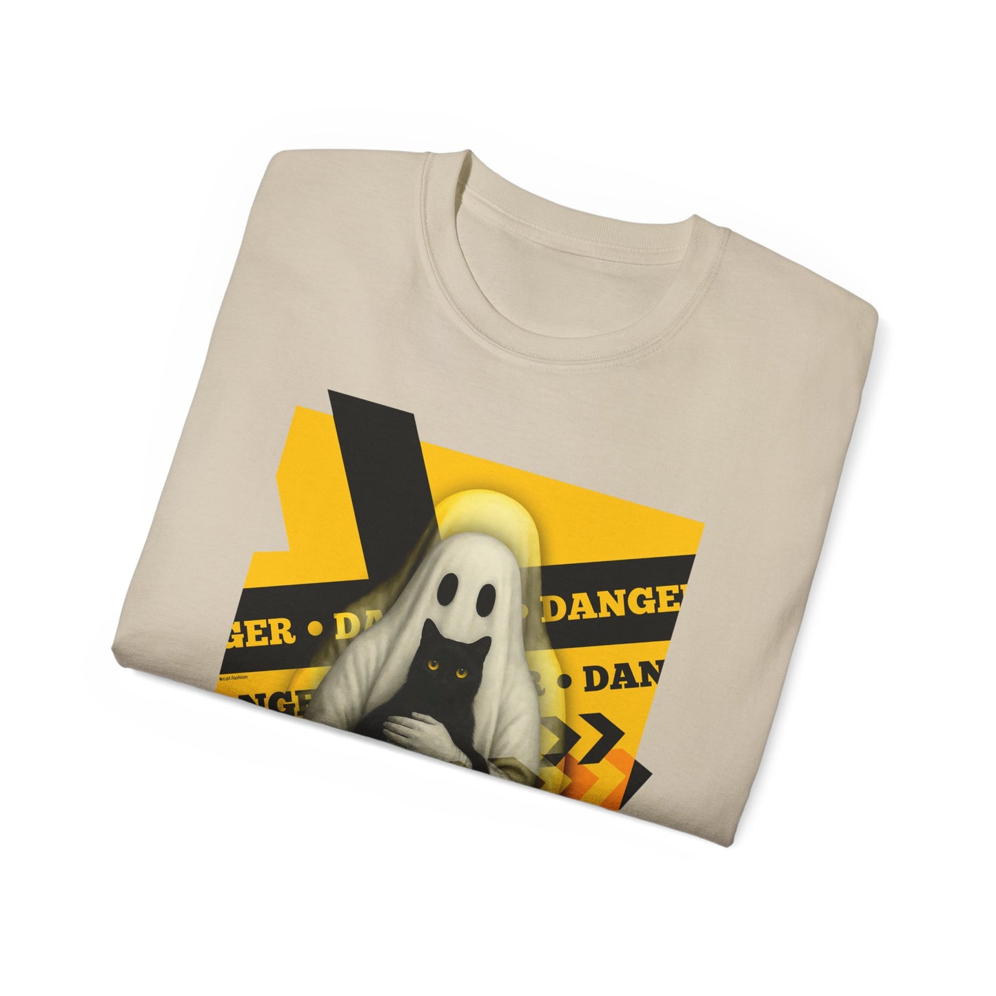 T-Shirt: Danger Cat and Ghost – Spooky Halloween Graphic Tee – Funny Unisex Shirt for Horror Fans