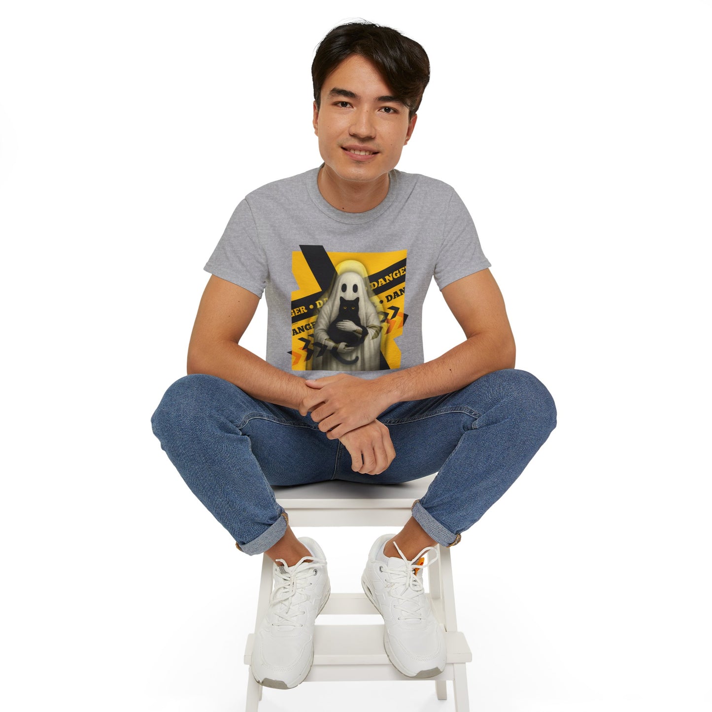 T-Shirt: Danger Cat and Ghost – Spooky Halloween Graphic Tee – Funny Unisex Shirt for Horror Fans