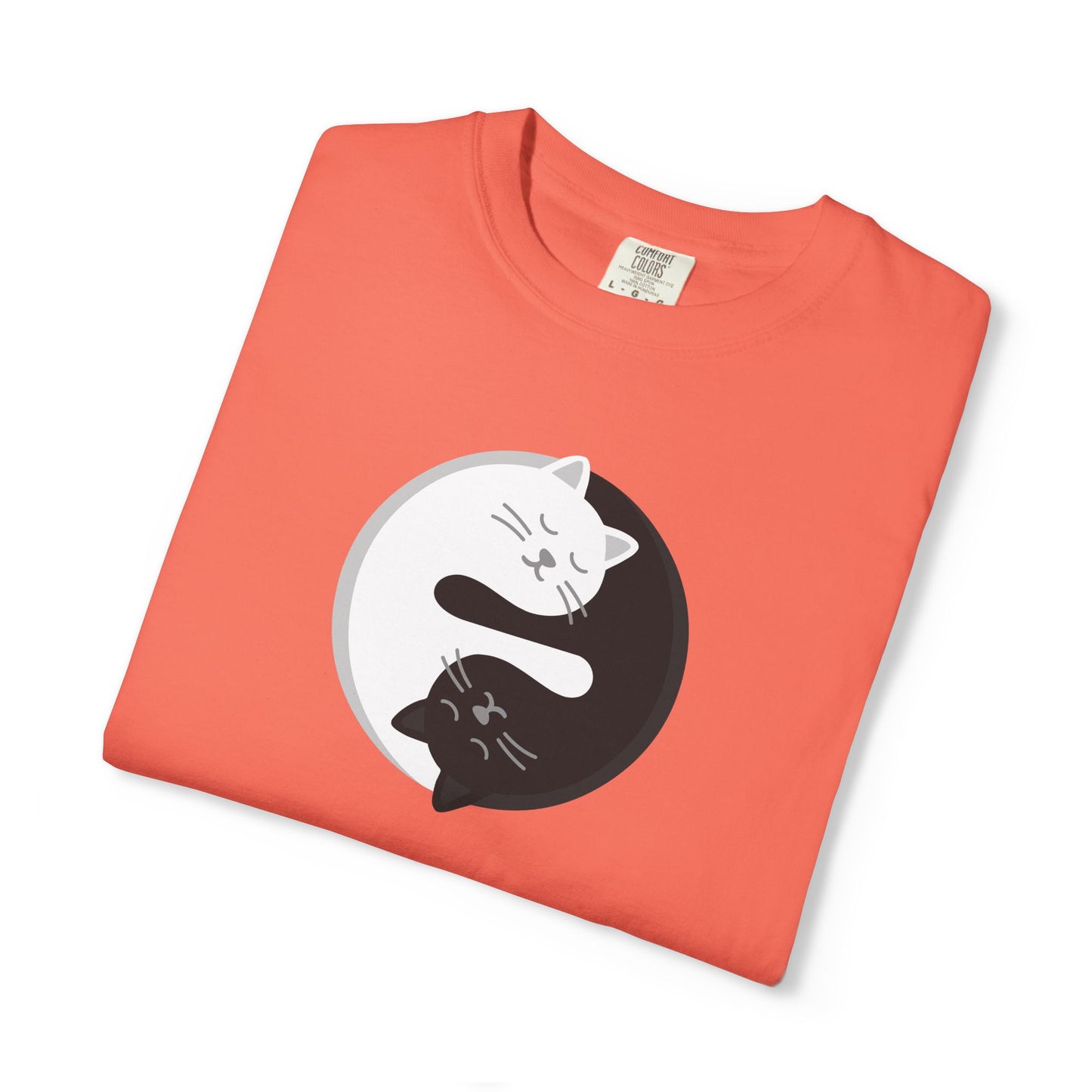 T-Shirt: Yin Yang Cats - Minimalist Zen Kitty Graphic Tee - Cute Black & White Cat Unisex Shirt for Balance and Chill Vibes
