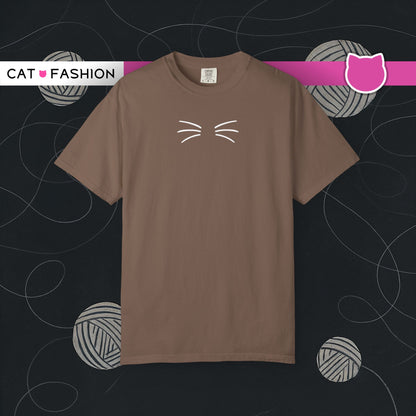 T-Shirt: Just Cat Whiskers – Minimalist Kitty Graphic Tee – Simple Cute Design Unisex Shirt for Everyday Style