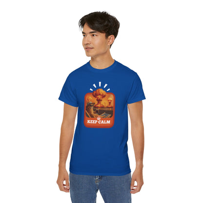T-Shirt: Keep Calm – Surreal Cat in Chaos Artwork – Funny Apocalypse Parody for Dark Humor Fans