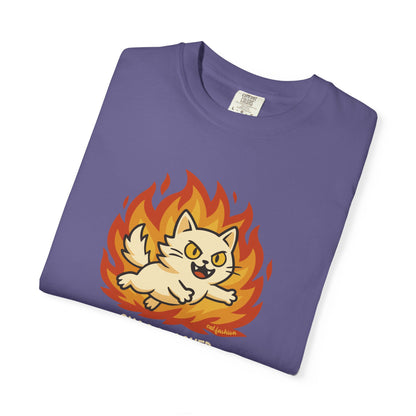 T-Shirt: Chaos Maker – Wild Cat in Flames Graphic Tee – Funny Unisex Shirt for Rebels, Gamers & Agents of Mayhem