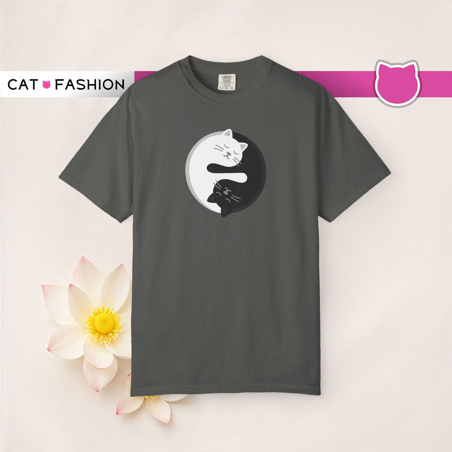 T-Shirt: Yin Yang Cats - Minimalist Zen Kitty Graphic Tee - Cute Black & White Cat Unisex Shirt for Balance and Chill Vibes