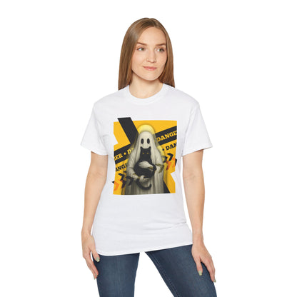 T-Shirt: Danger Cat and Ghost – Spooky Halloween Graphic Tee – Funny Unisex Shirt for Horror Fans