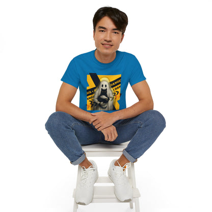 T-Shirt: Danger Cat and Ghost – Spooky Halloween Graphic Tee – Funny Unisex Shirt for Horror Fans