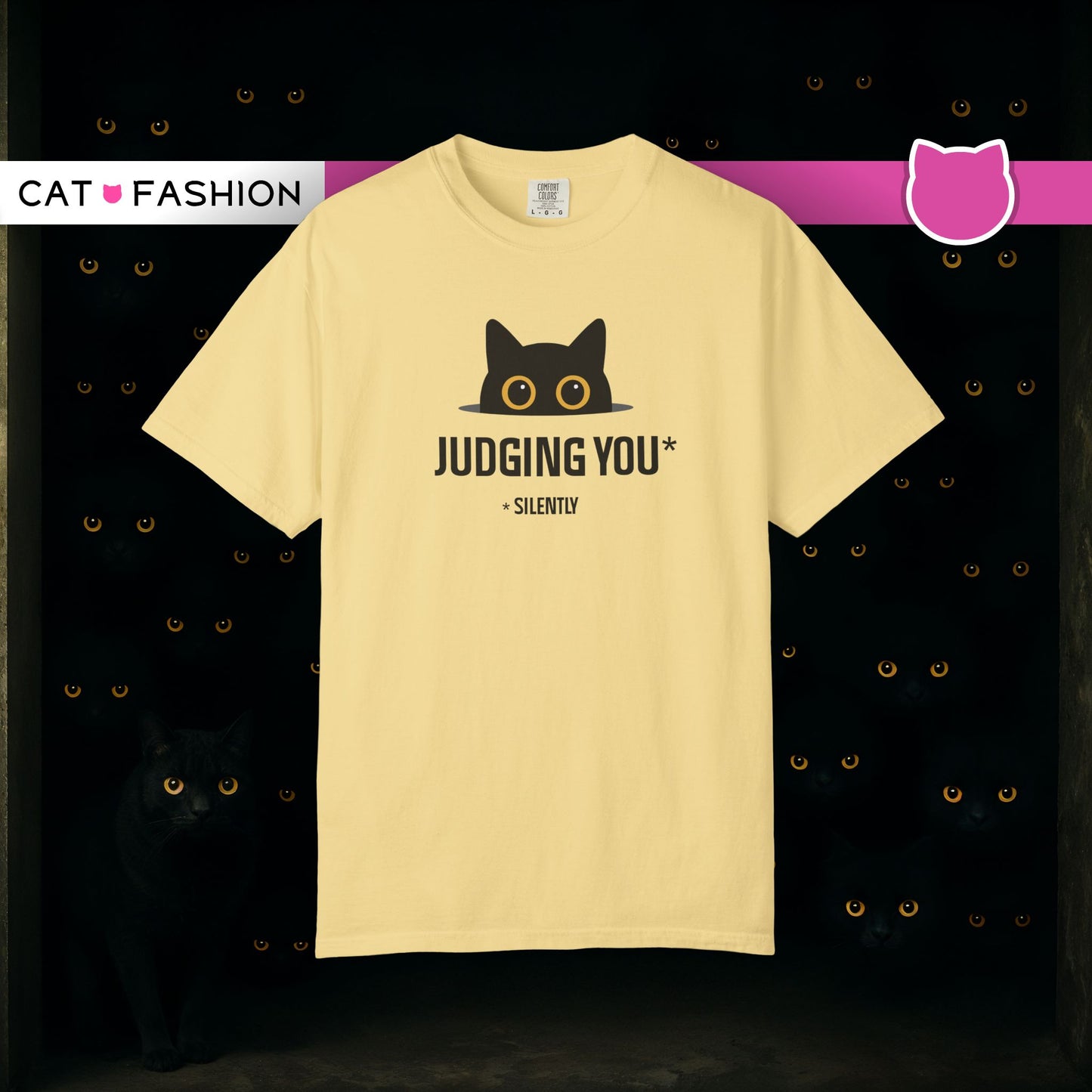 T-Shirt: Judging You. Silently – Funny Black Cat Eyes Graphic Tee – Snarky Unisex Shirt for Introverts & Cat Lovers
