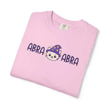 T-Shirt: AbraCatAbra - Funny Wizard Cat Graphic Tee - Magical Unisex Shirt for Cat Lovers, Gamers, Witches & Whimsical Souls