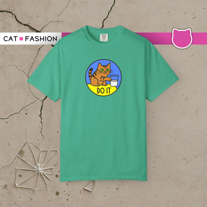 T-Shirt: Do It - Funny Cat Meme Graphic Tee with Kitty and Glass - Mischievous Unisex Shirt for Chaos-Loving Cat People