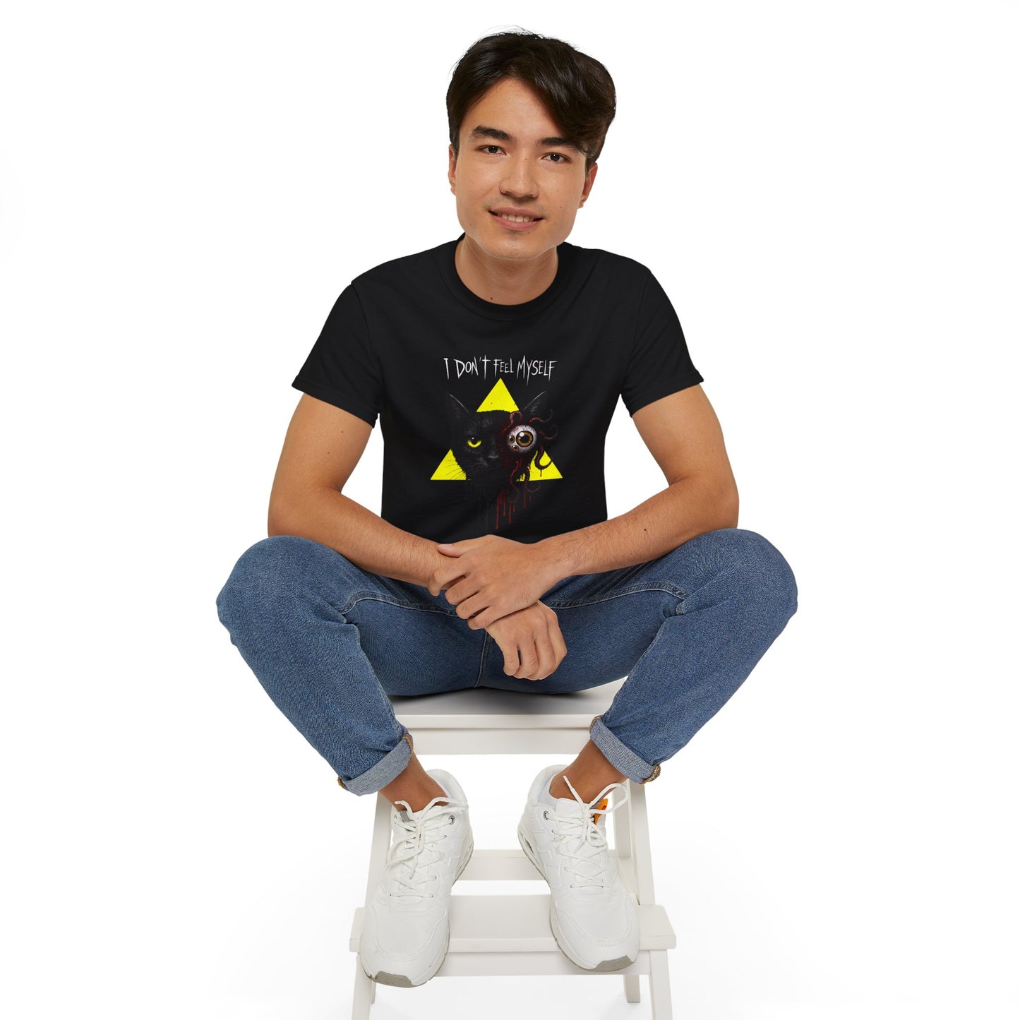 T-Shirt: I Don’t Feel Myself – Alien Horror Cat Graphic Tee – Creepy Gothic Unisex Shirt for Halloween & Sci-Fi Fans