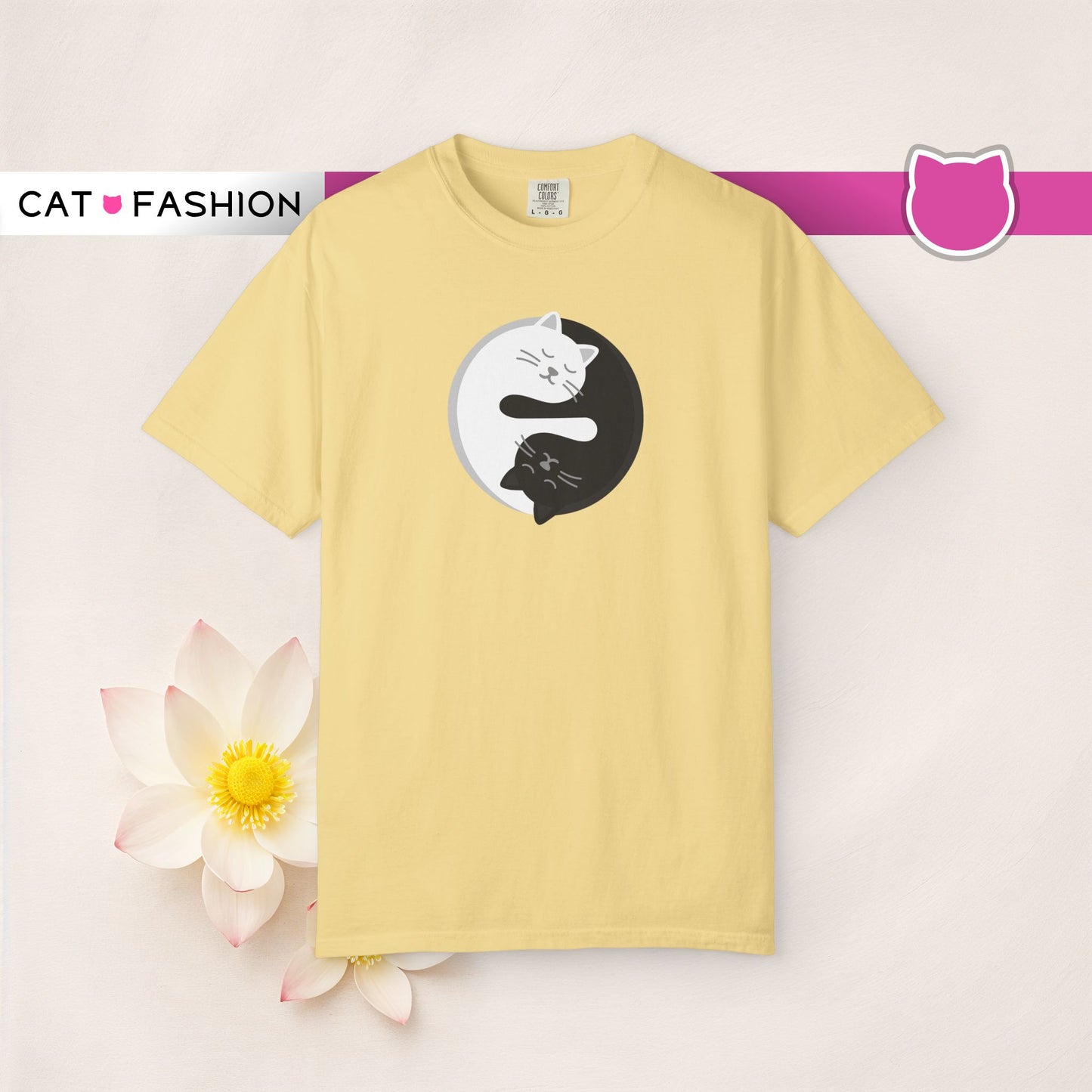 T-Shirt: Yin Yang Cats - Minimalist Zen Kitty Graphic Tee - Cute Black & White Cat Unisex Shirt for Balance and Chill Vibes