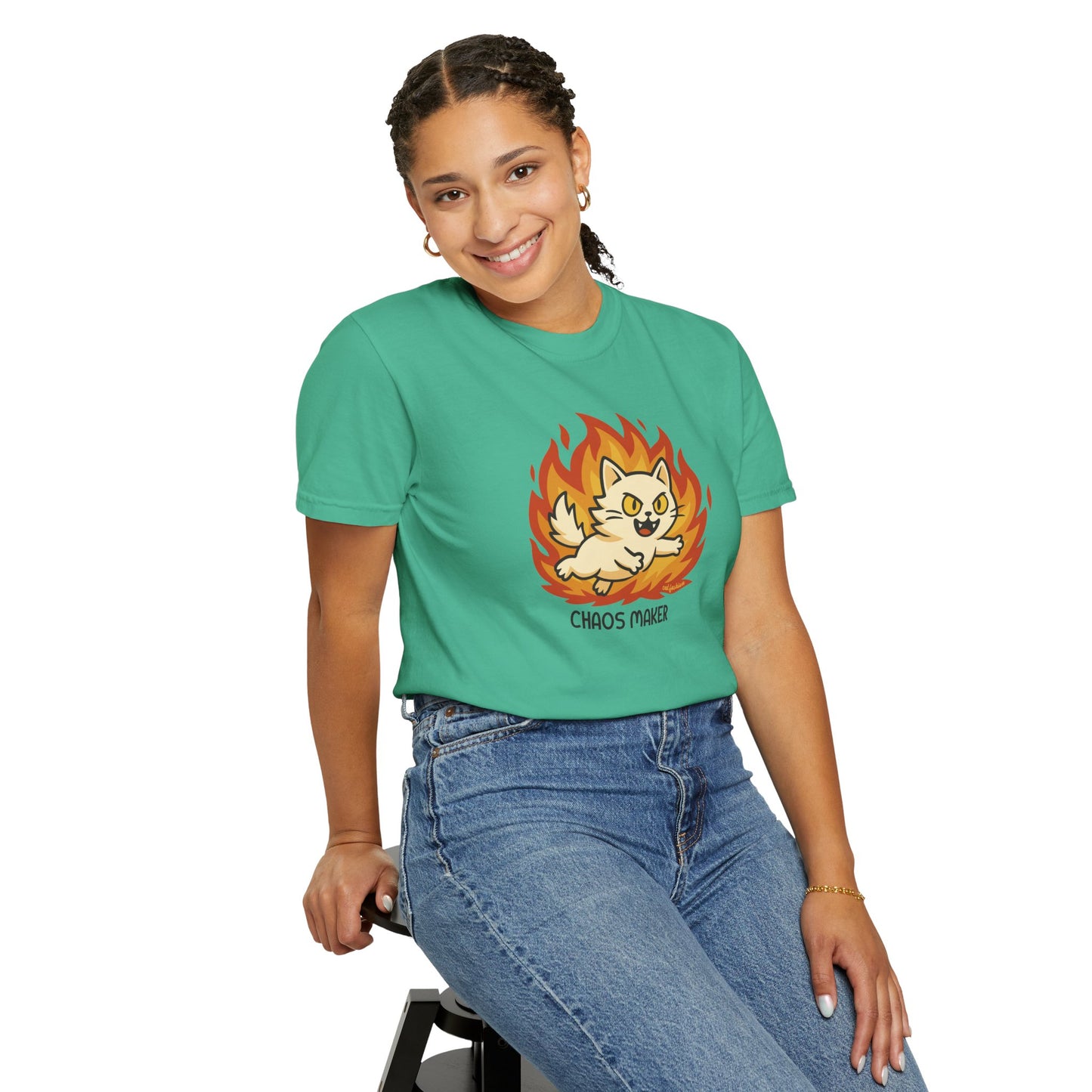T-Shirt: Chaos Maker – Wild Cat in Flames Graphic Tee – Funny Unisex Shirt for Rebels, Gamers & Agents of Mayhem