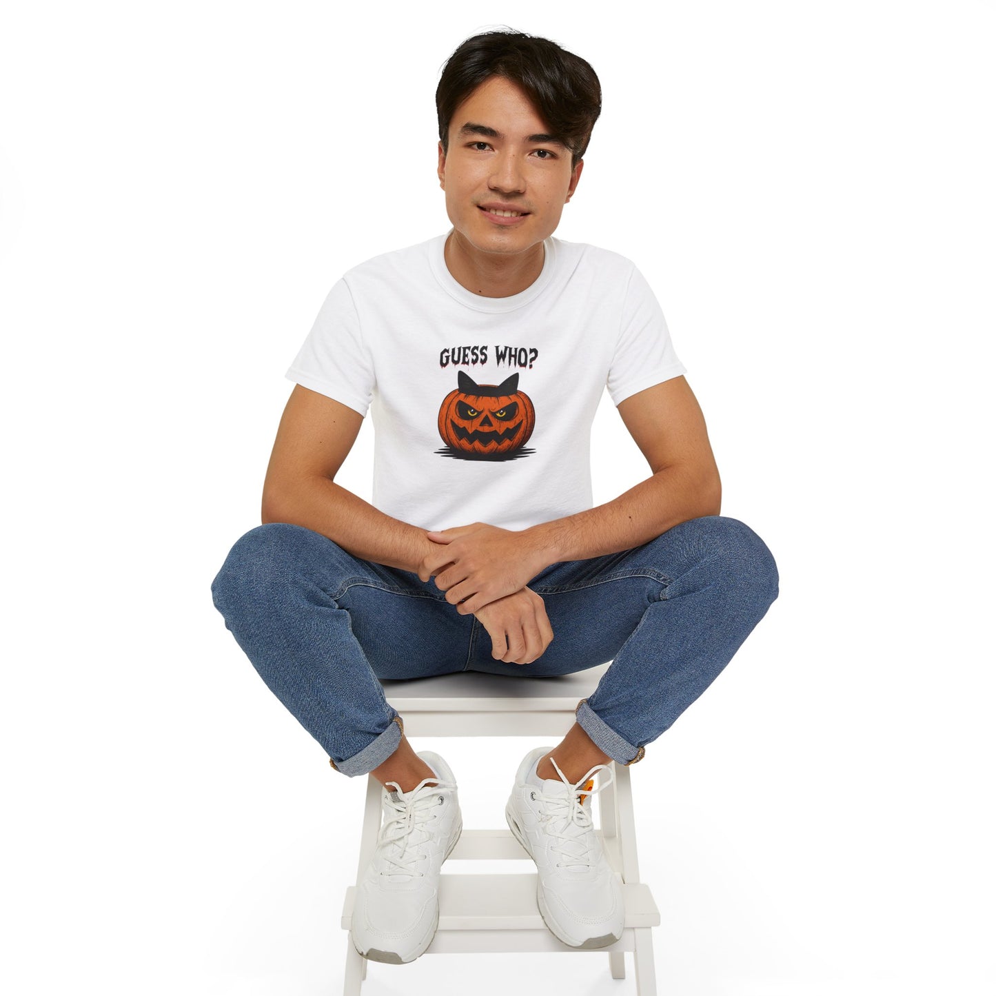 T-Shirt: Guess Who? – Halloween Cat Pumpkin Graphic Tee – Spooky Funny Unisex Shirt for Scary Season