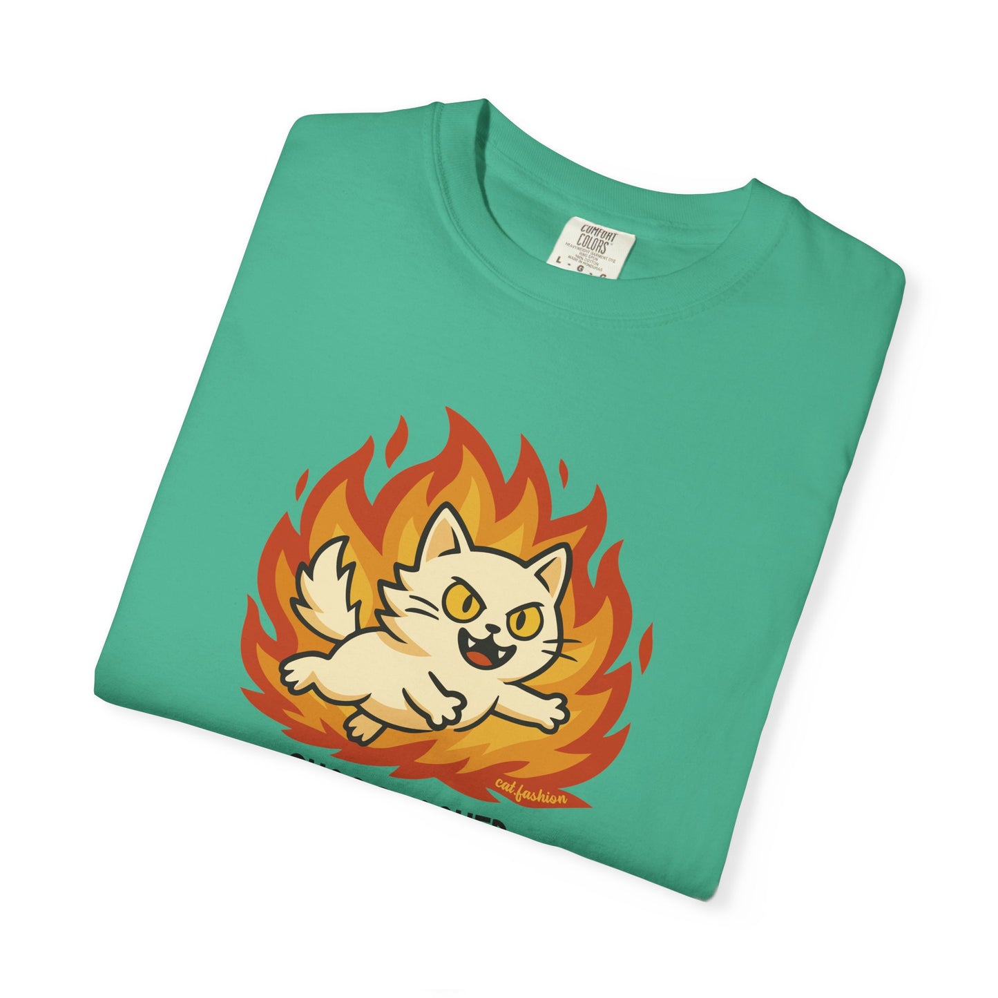 T-Shirt: Chaos Maker – Wild Cat in Flames Graphic Tee – Funny Unisex Shirt for Rebels, Gamers & Agents of Mayhem